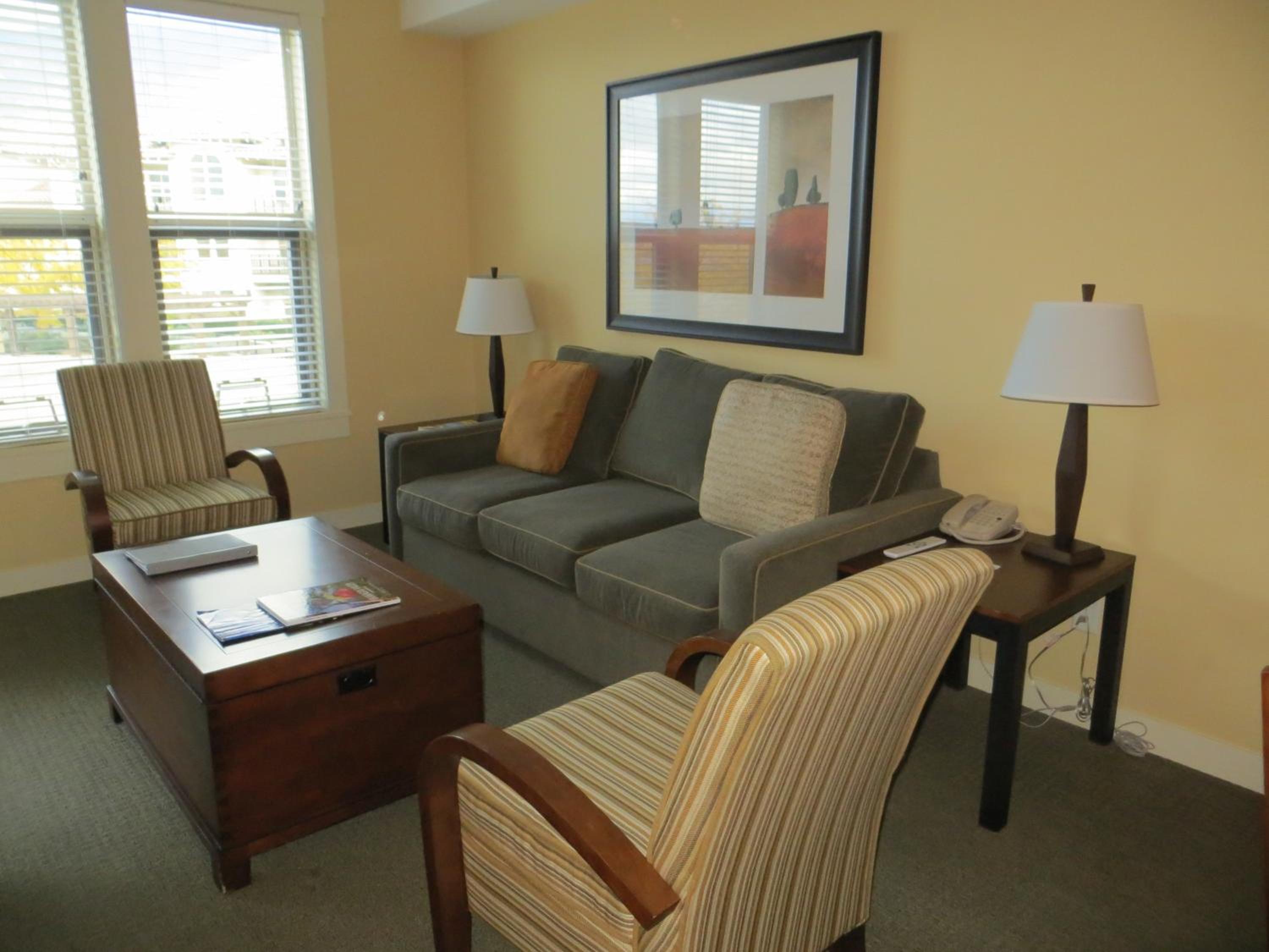 One-Bedroom Suite with Mountain View - Photo 6