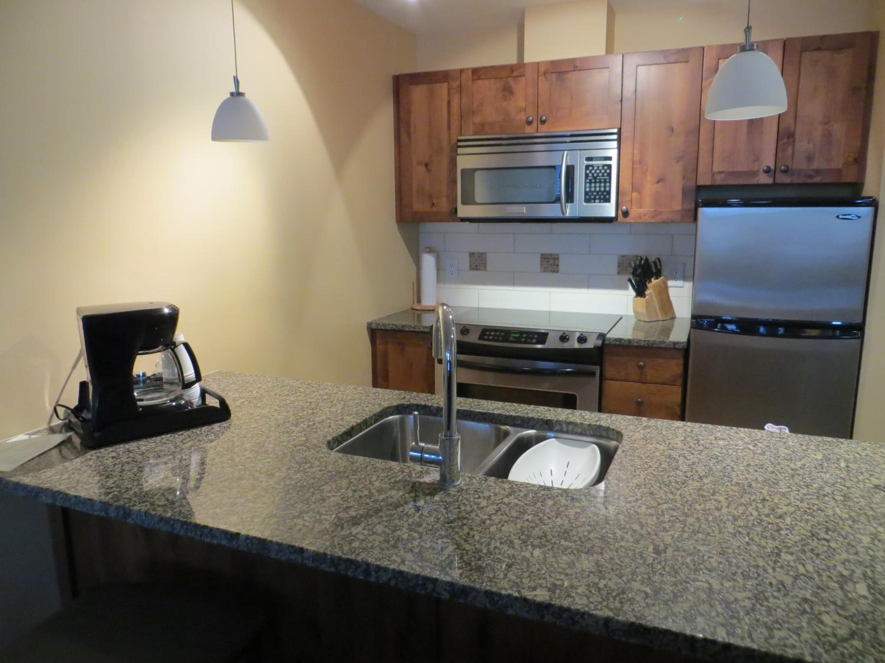 One-Bedroom Suite with Mountain View - Photo 4
