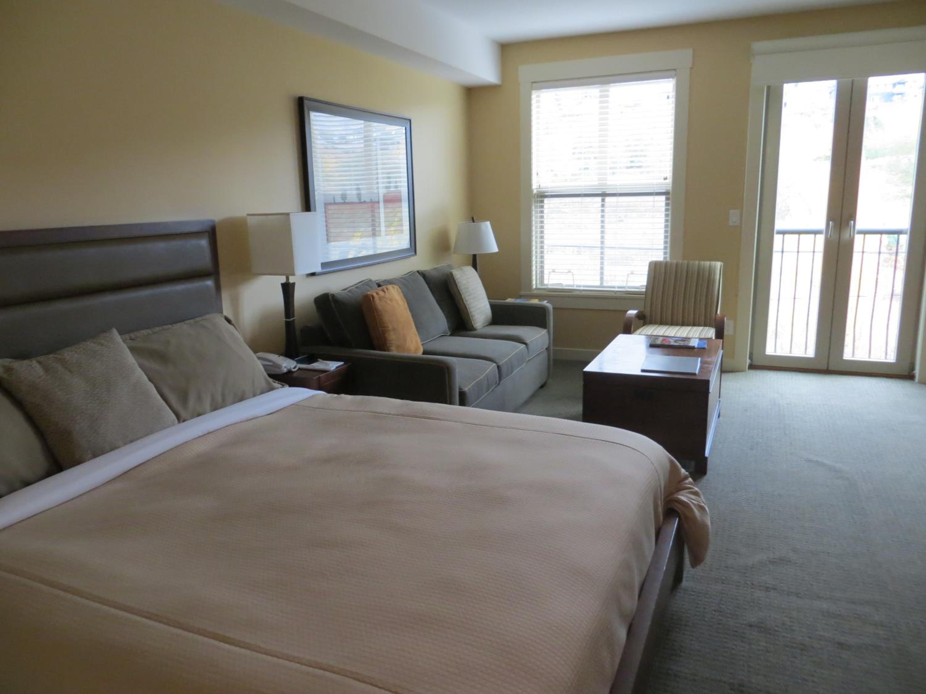 Studio Suite with Mountain View - Photo 1