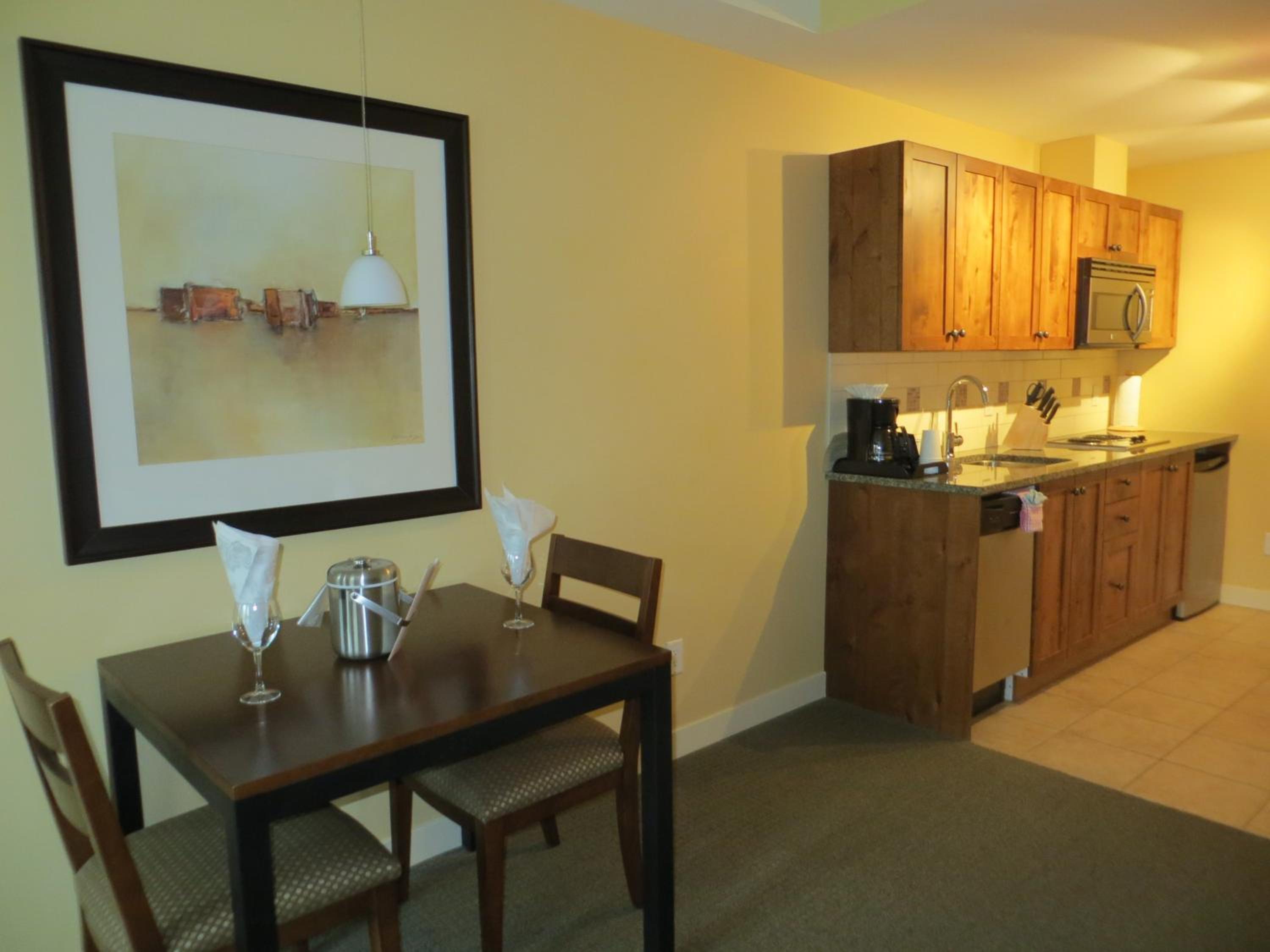 Studio Suite with Mountain View - Photo 6
