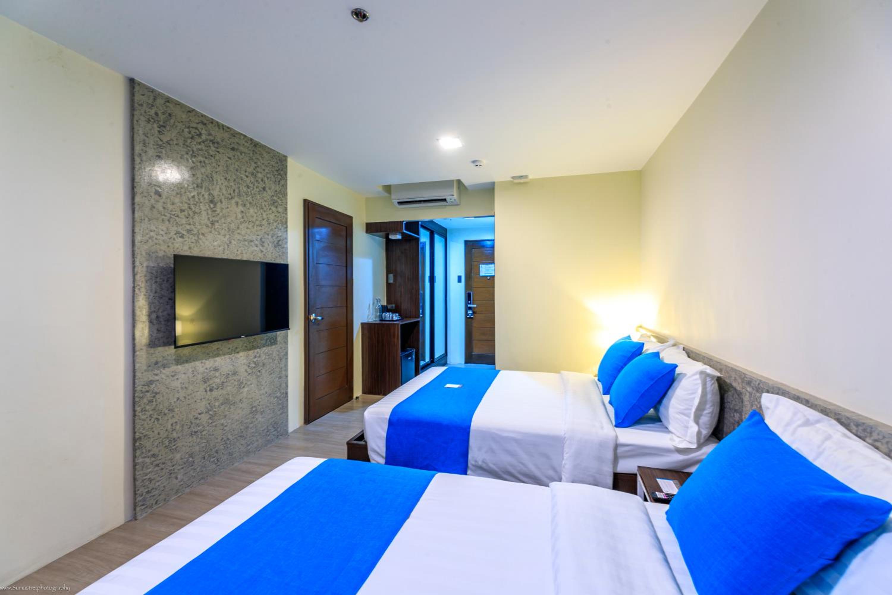Standard Double Room with Two Double Beds photo 2