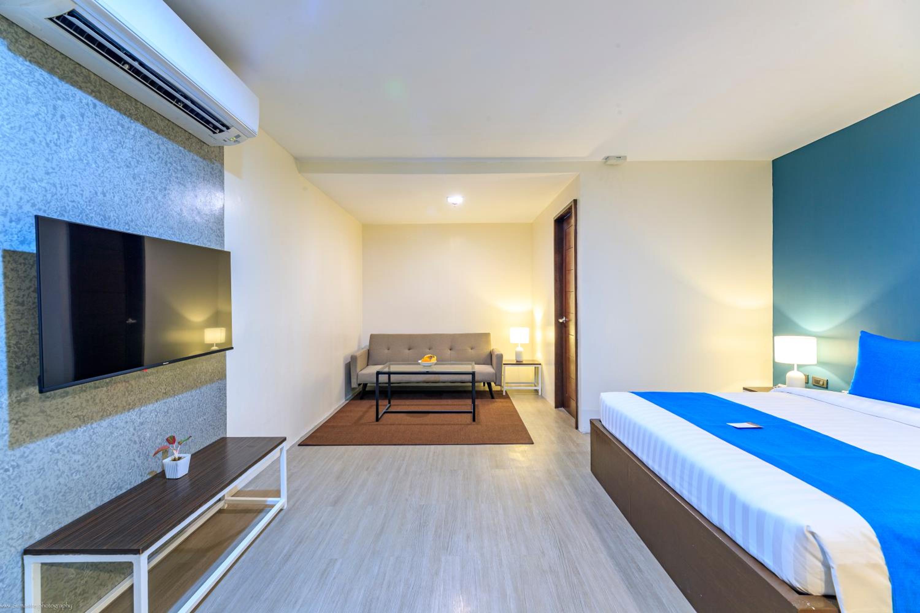 Deluxe Suite - Photo 1