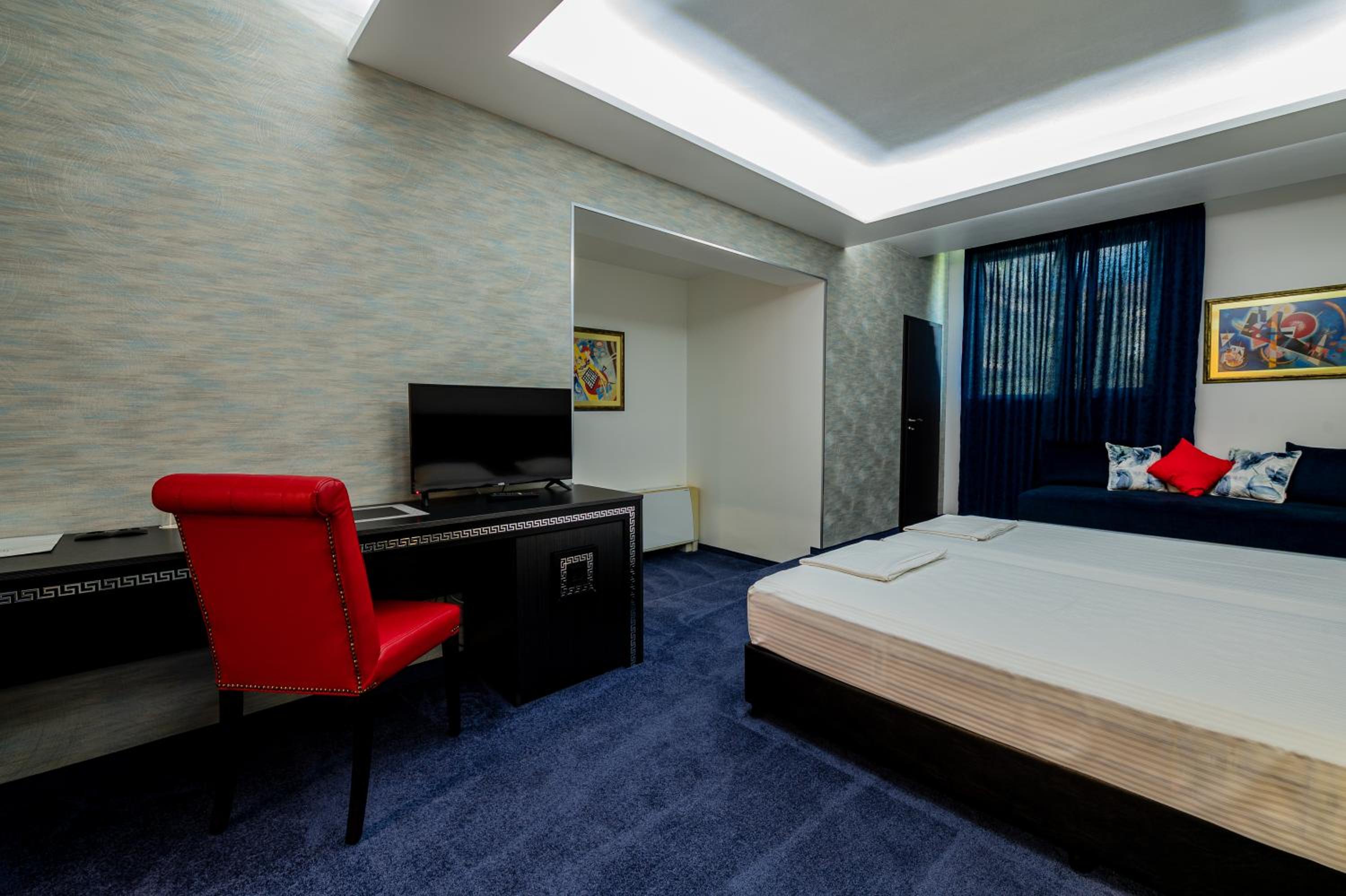 Deluxe Suite - Photo 9