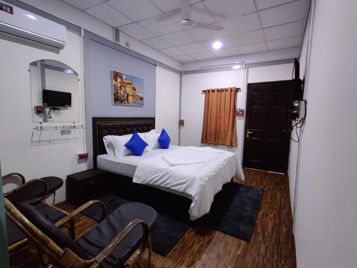 Deluxe Double Room (2 Adults + 1 Child) photo 1