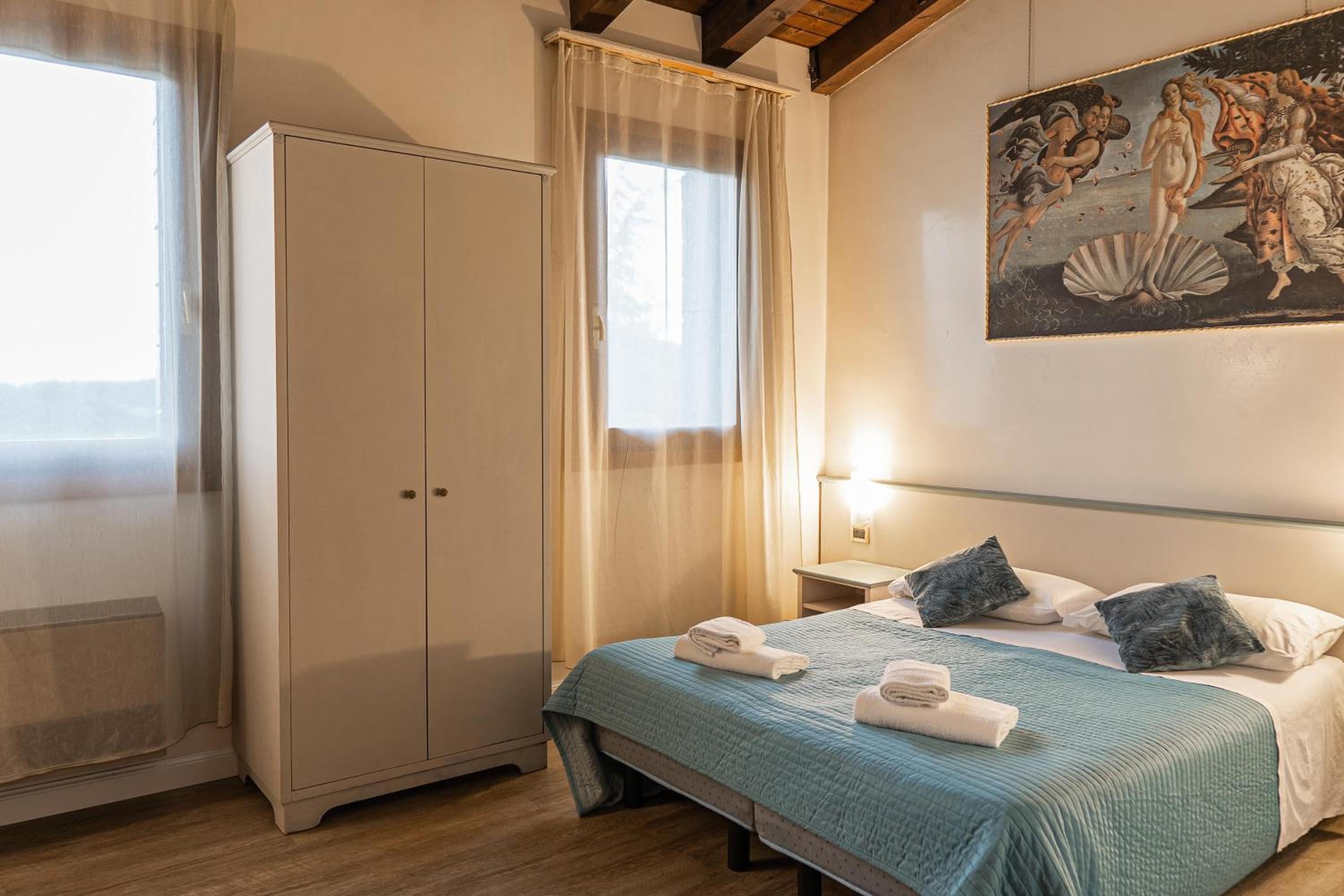 Standard Double or Twin Room - Photo 1