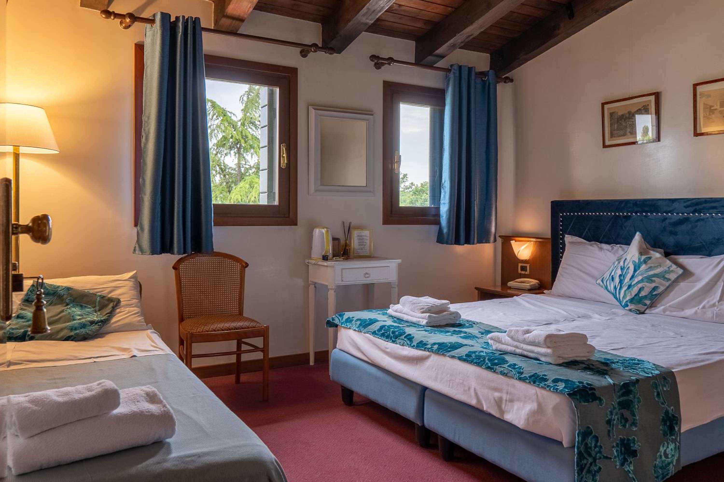 Classic Triple Room - Photo 17