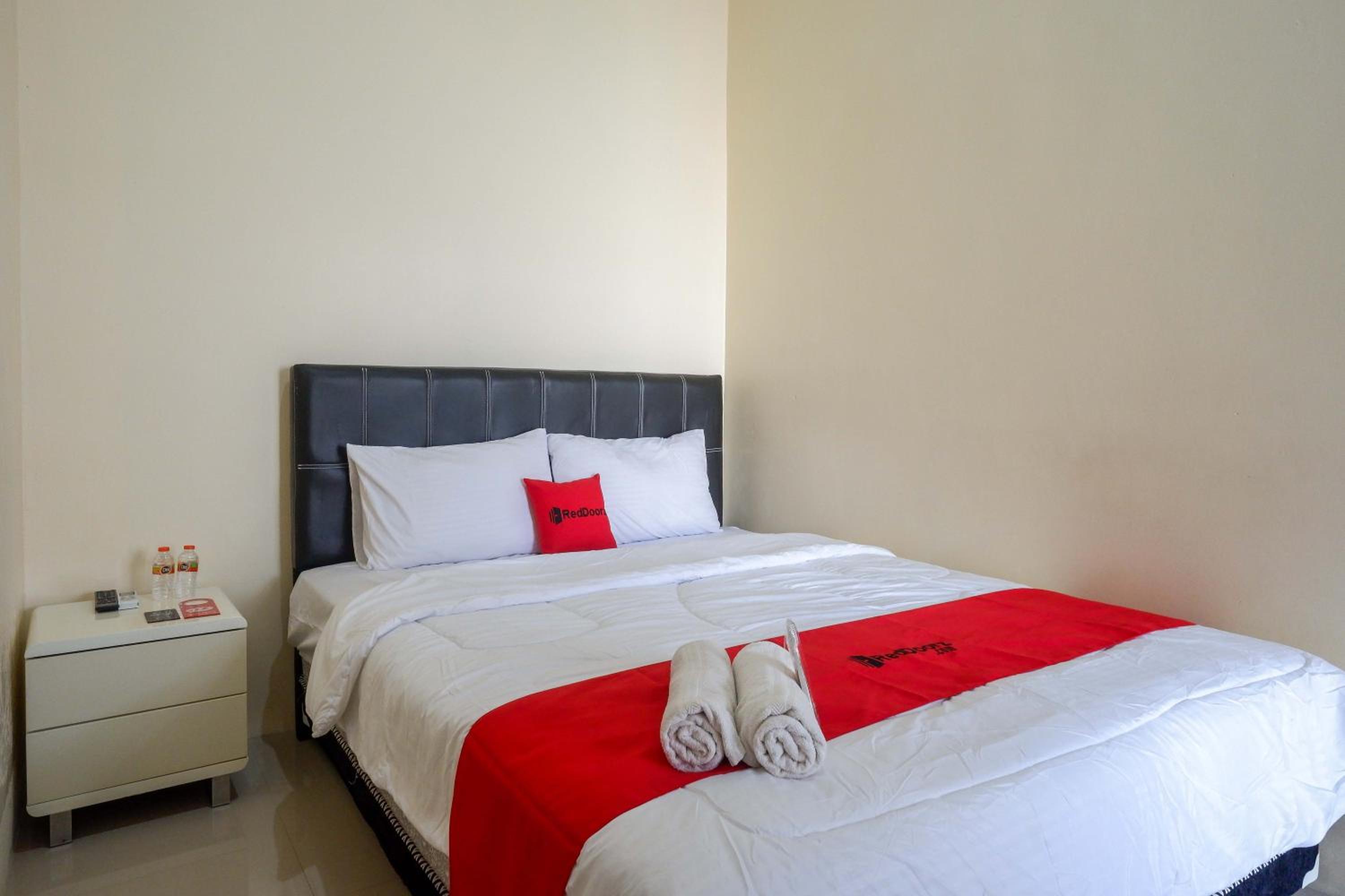 Standard Double Room - Photo 9