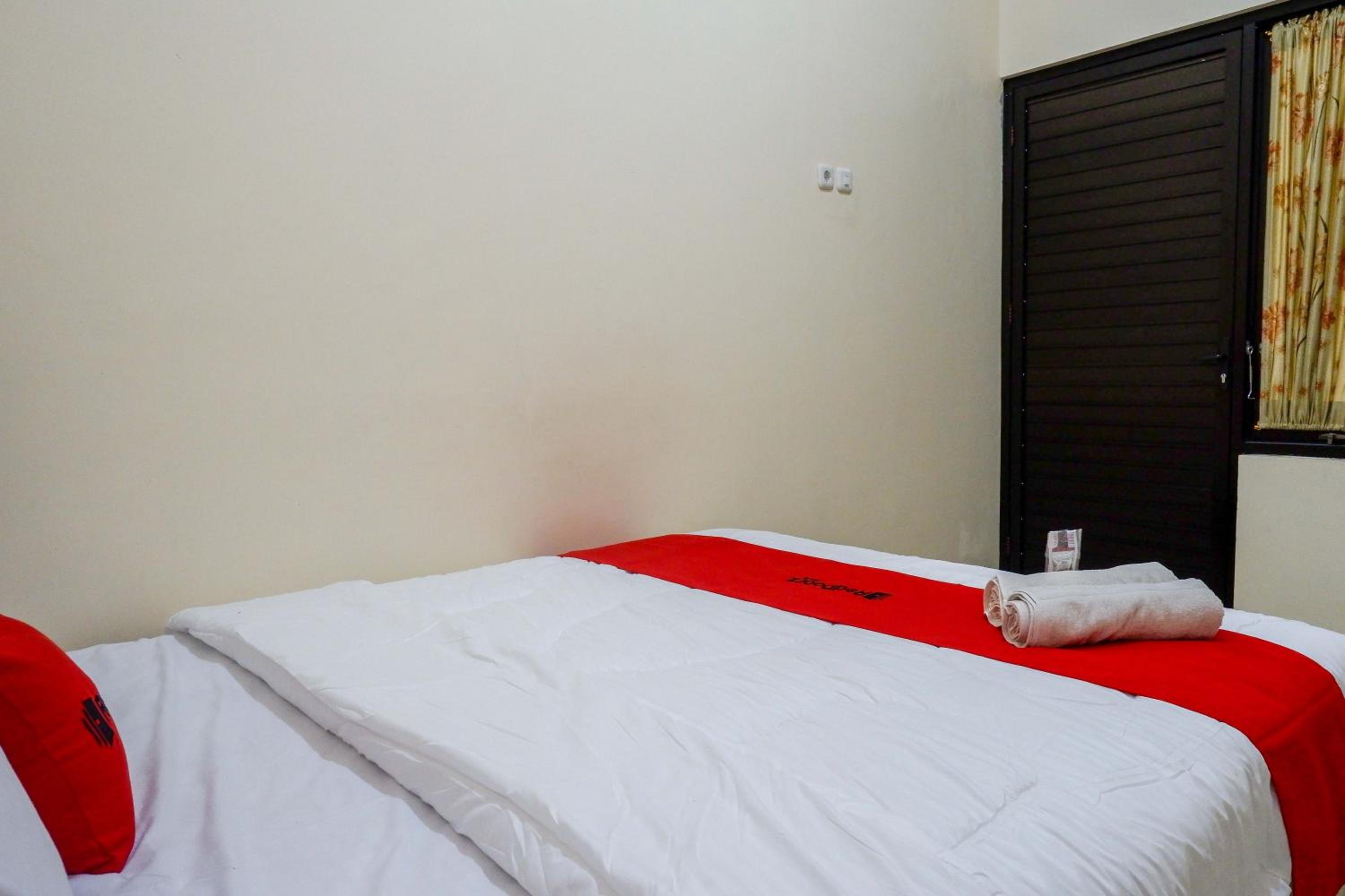 Standard Double Room - Photo 8