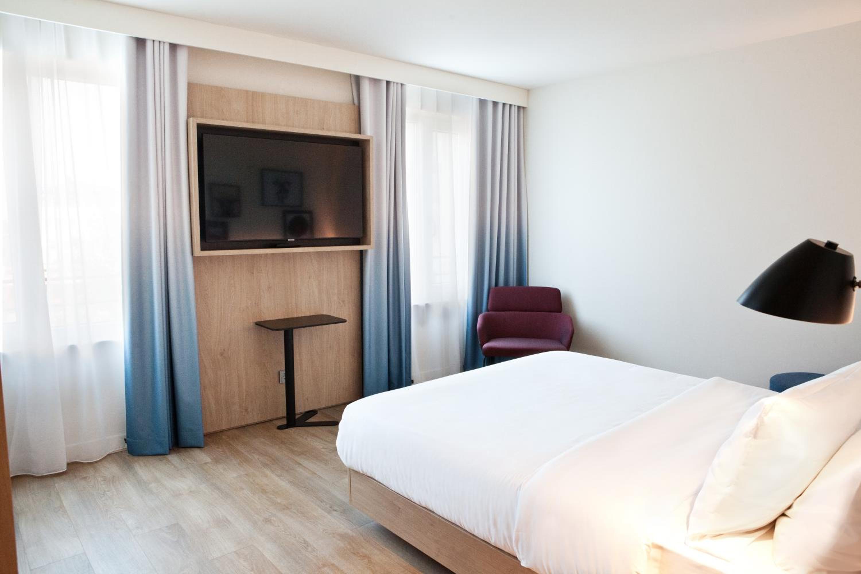 Queen Room - Accessible photo 3