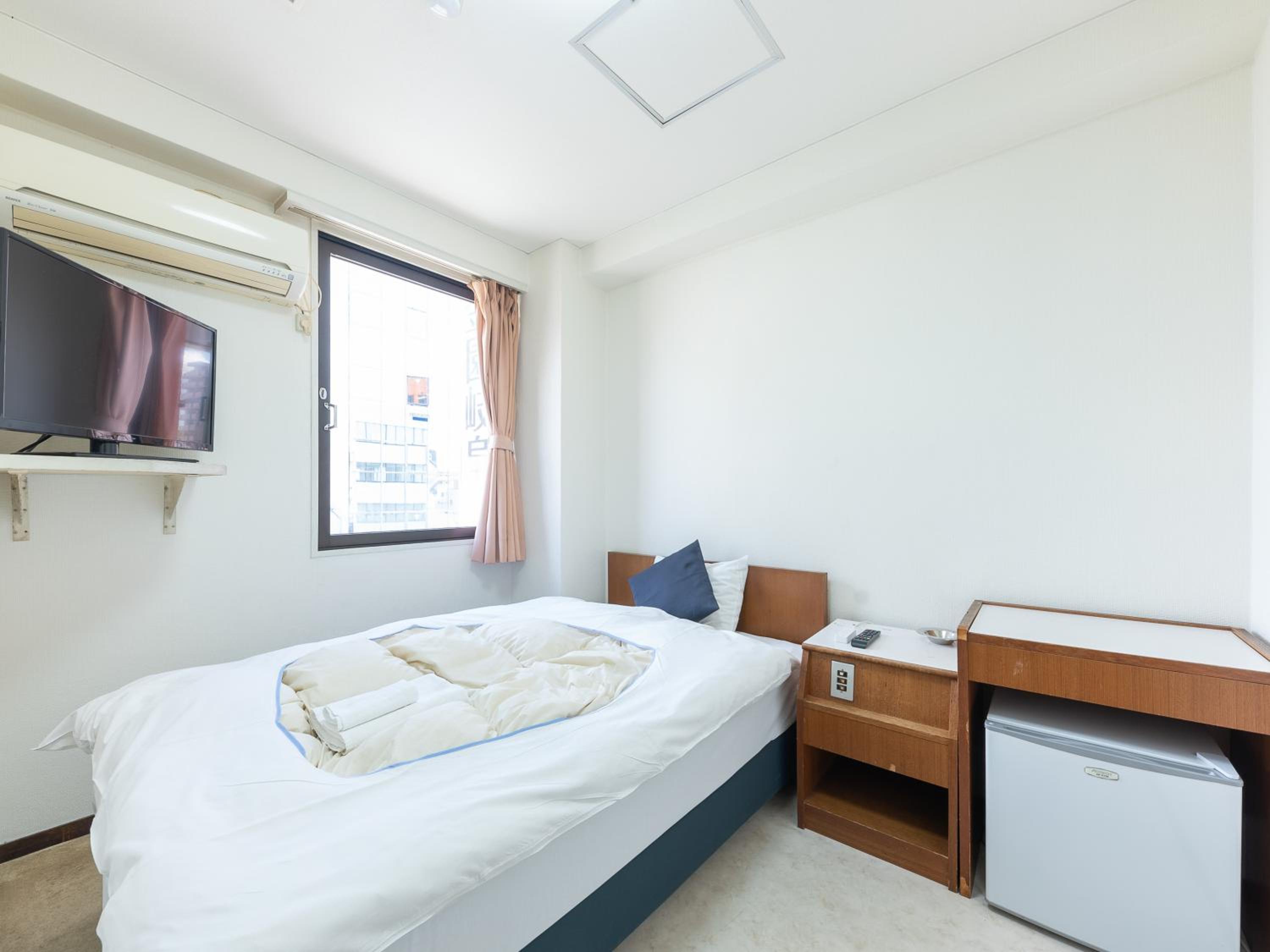 Double Room - Smoking - Photo 6