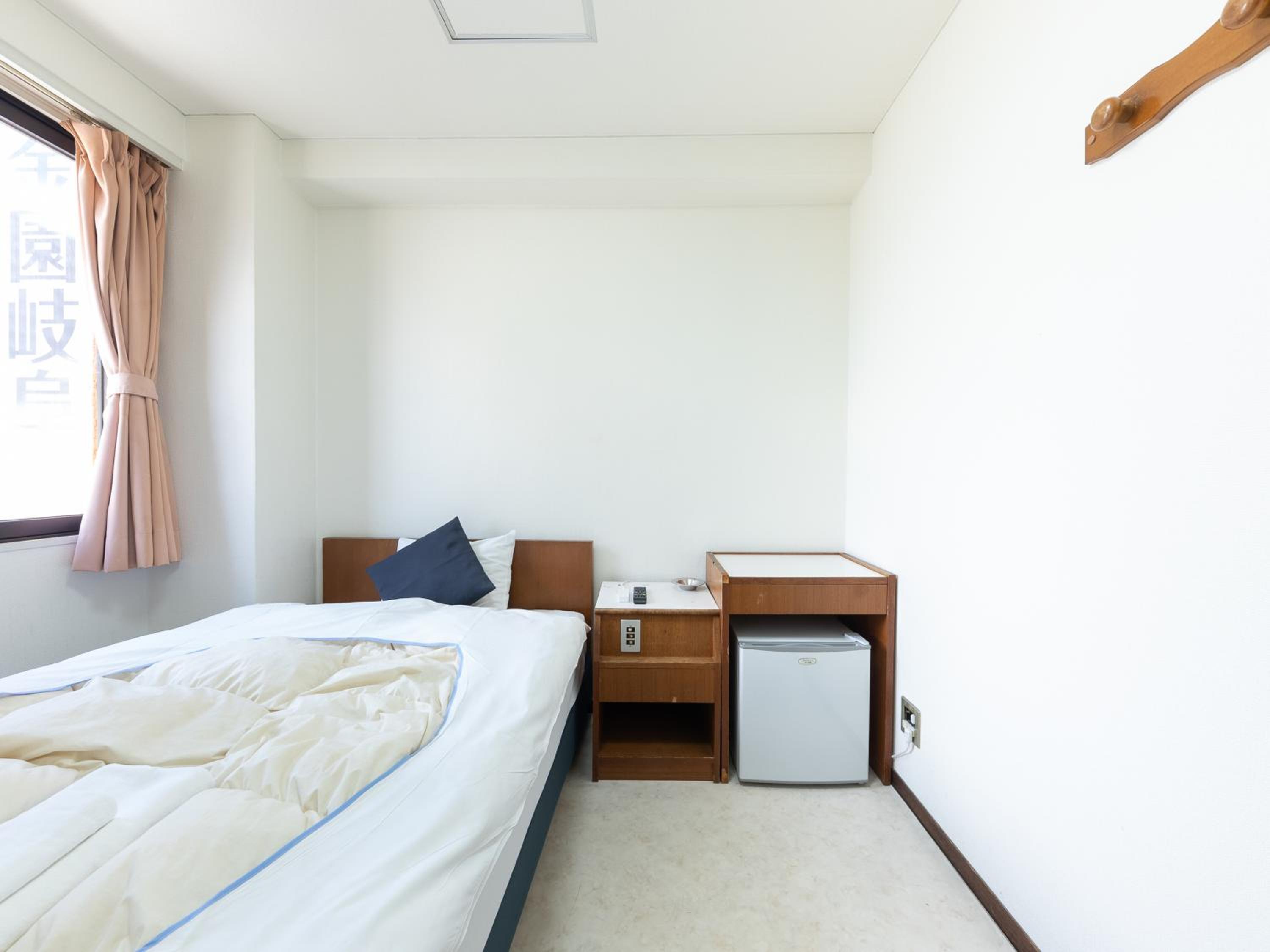 Double Room - Smoking - Photo 4