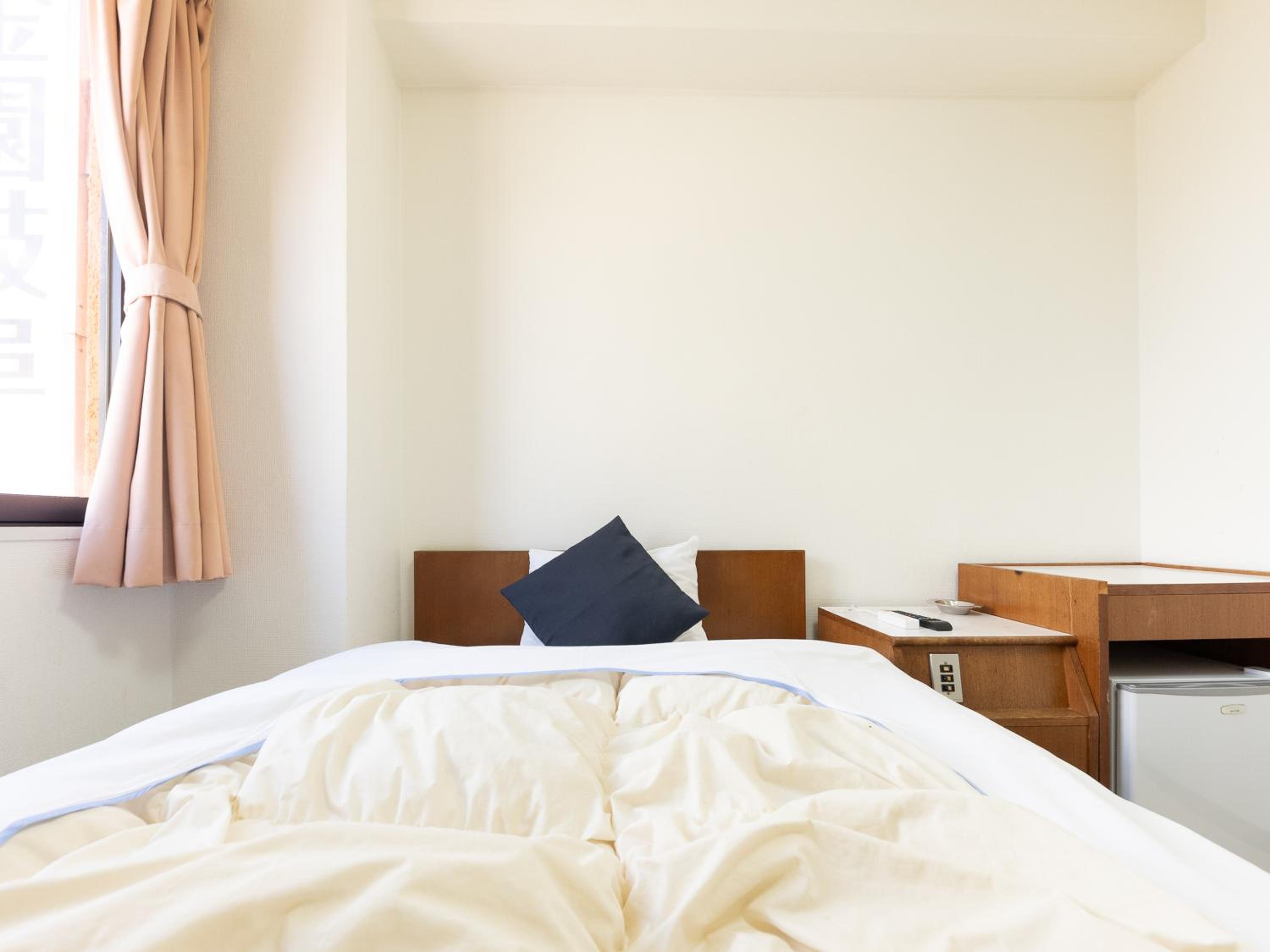 Double Room - Smoking - Photo 8