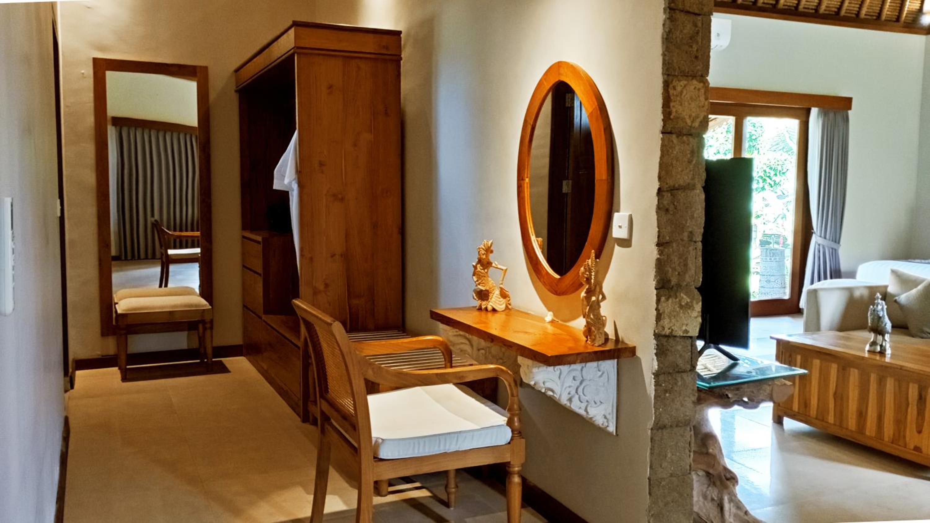 Family Villa with Private Jacuzzi - Photo 4