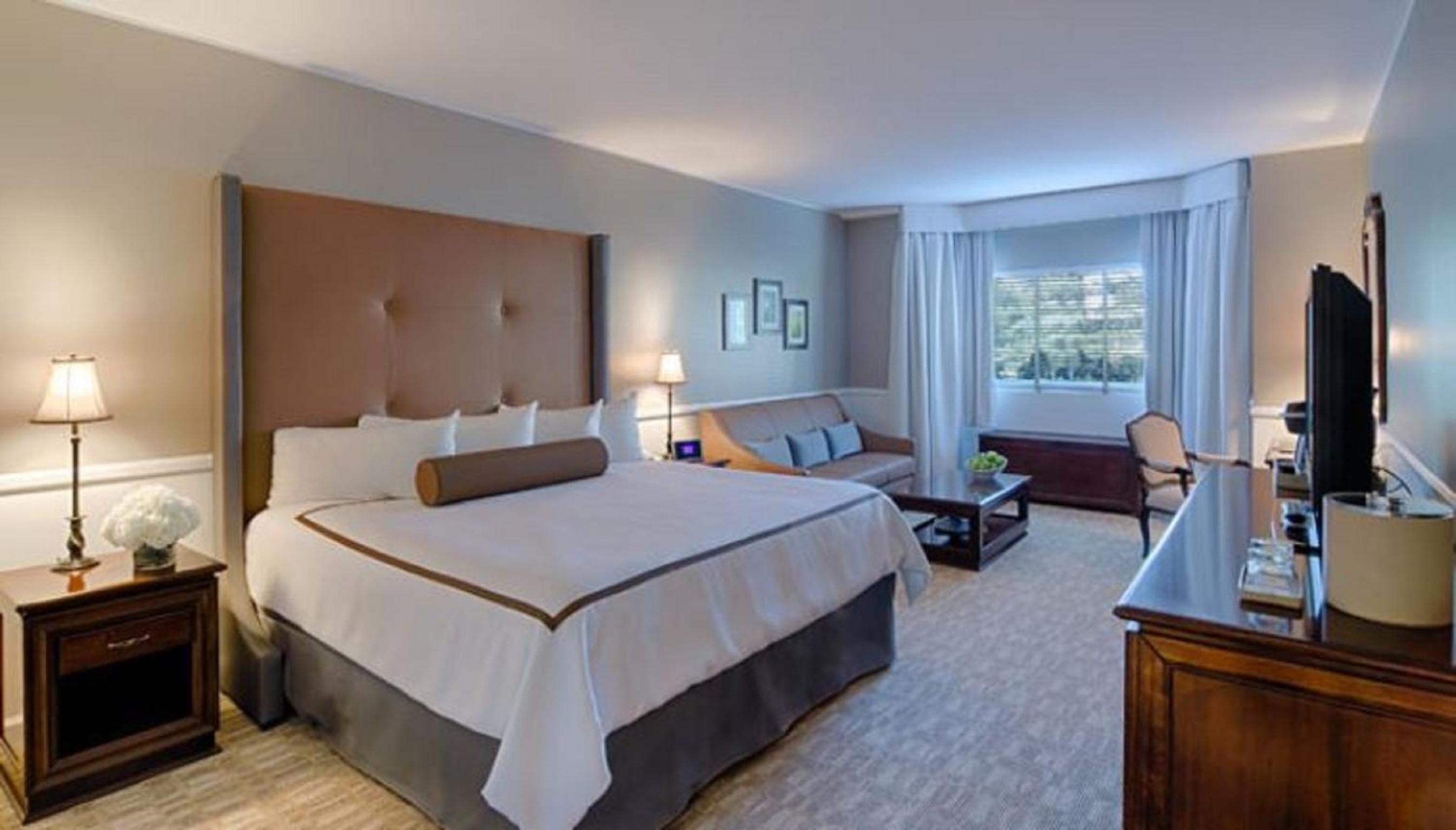 Deluxe King Room - Photo 2