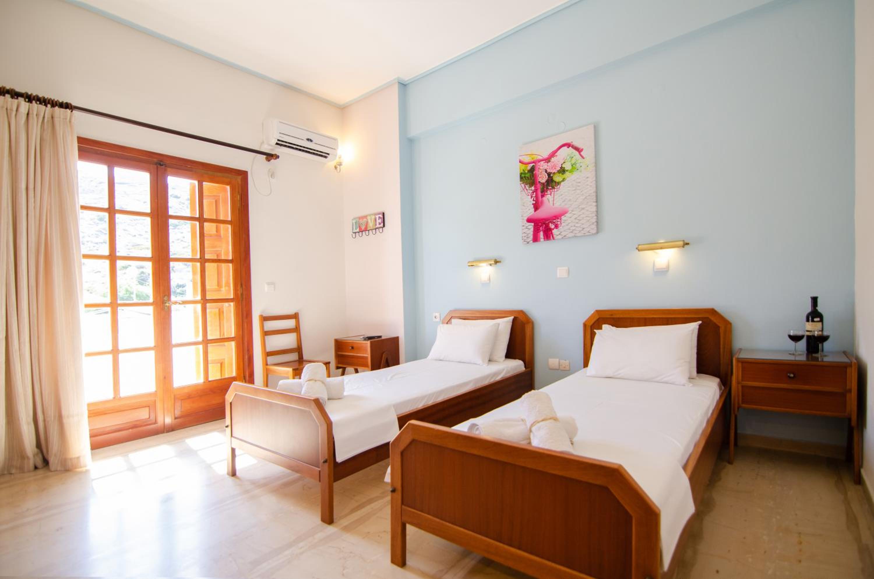 Twin Room with Extra Bed - Photo 1