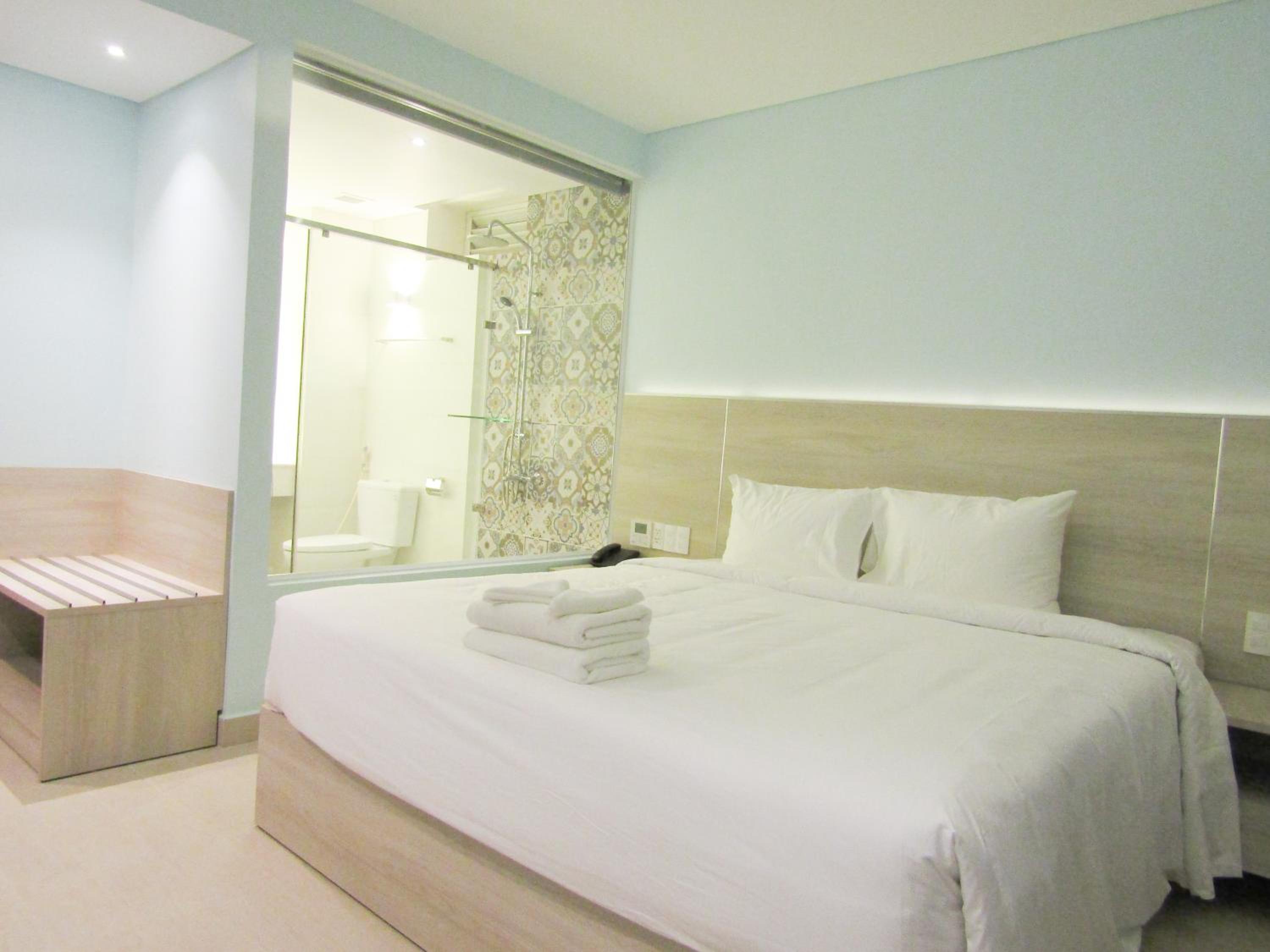 King Room with Pool View photo 2