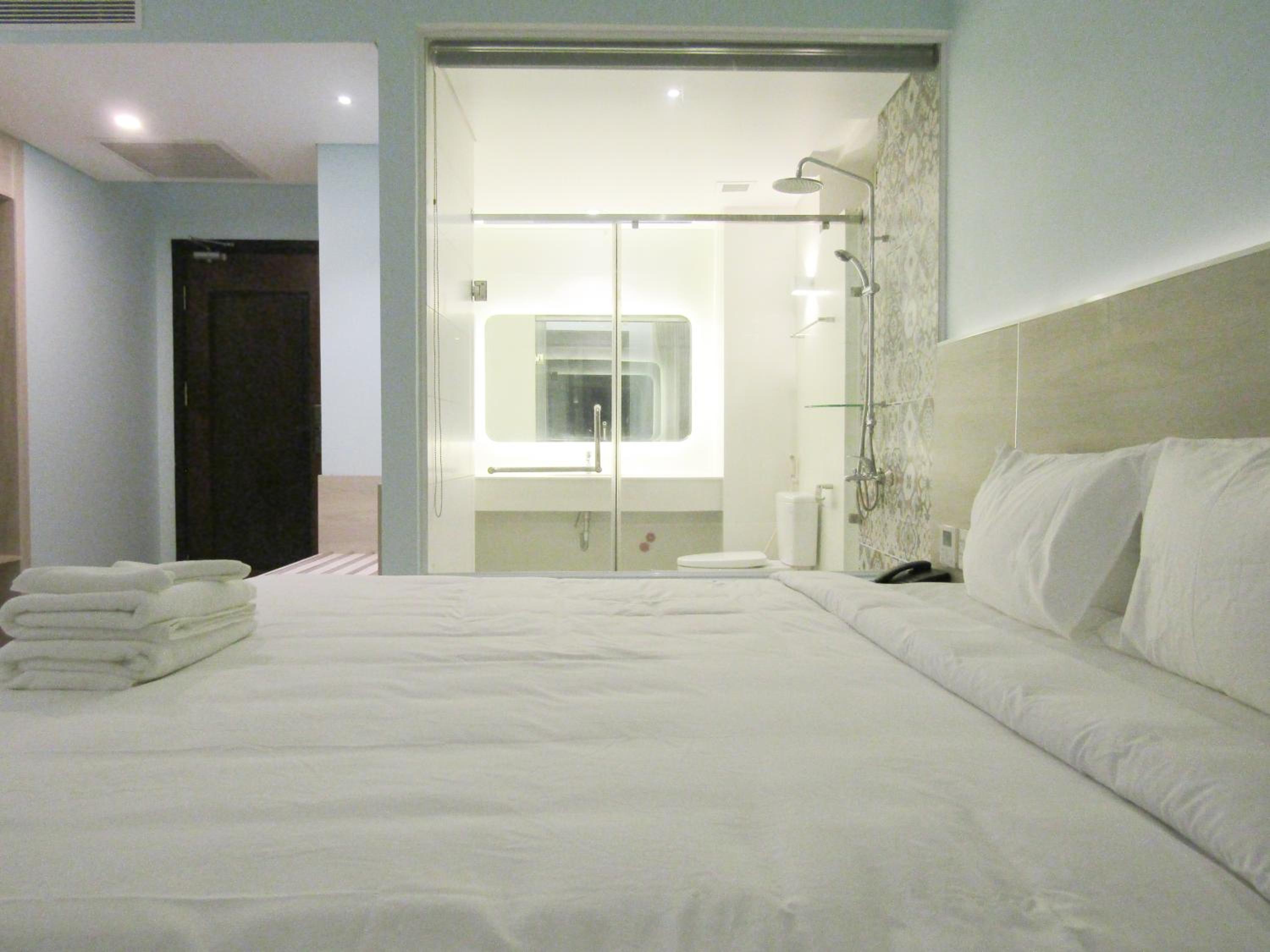 King Room with Pool View photo 3