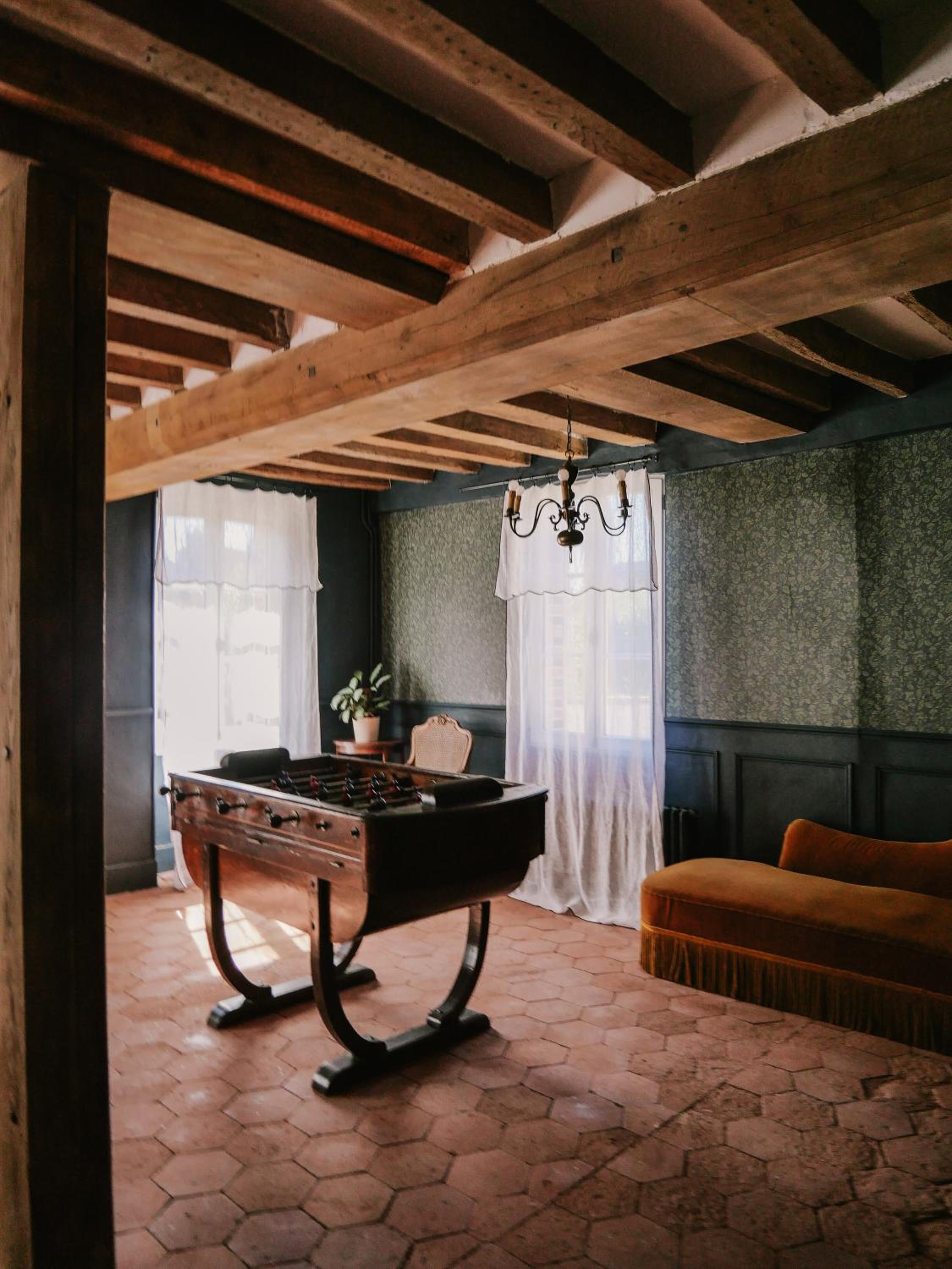 Five-Bedroom House - Photo 12