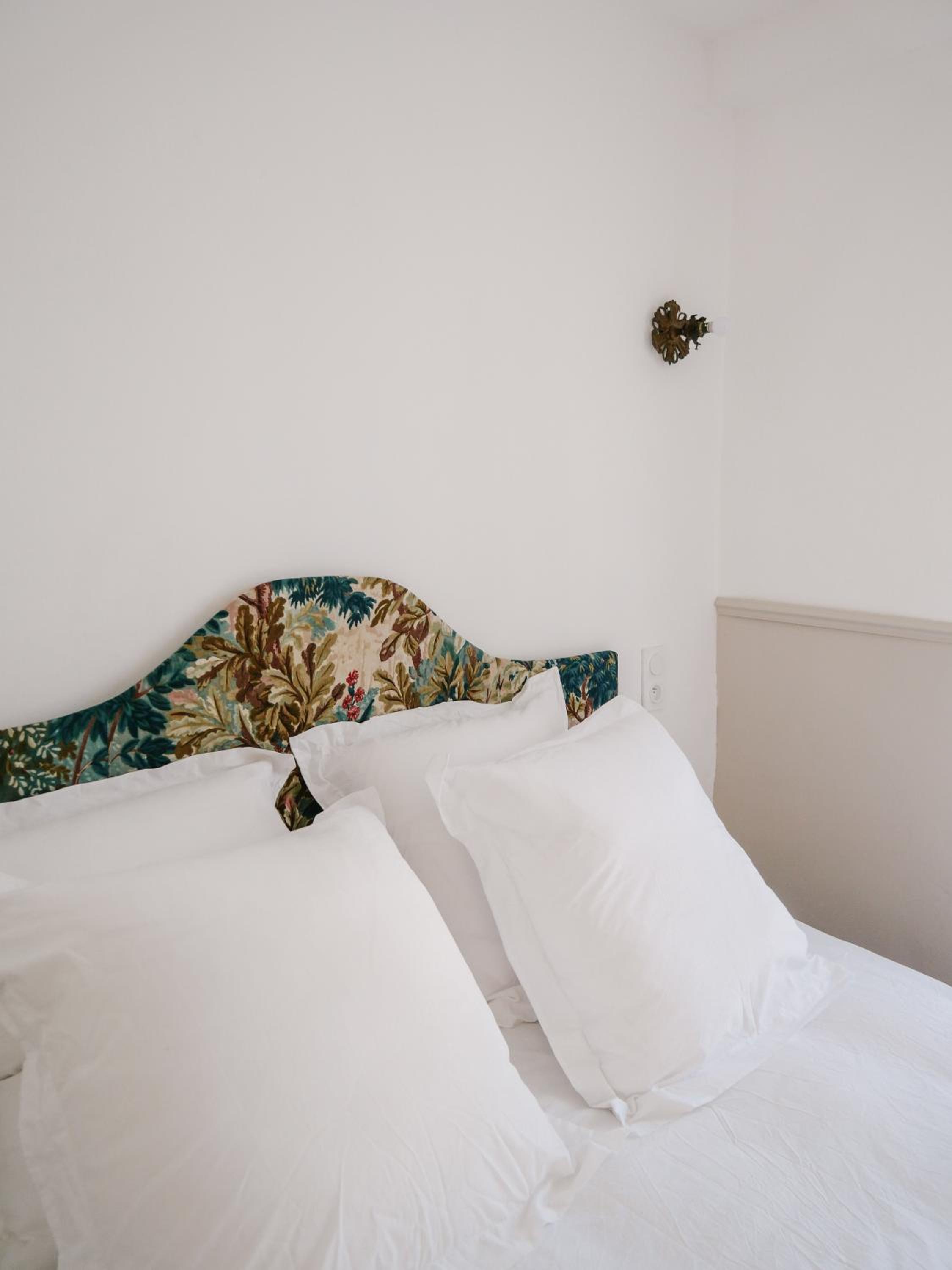 Five-Bedroom House - Photo 13
