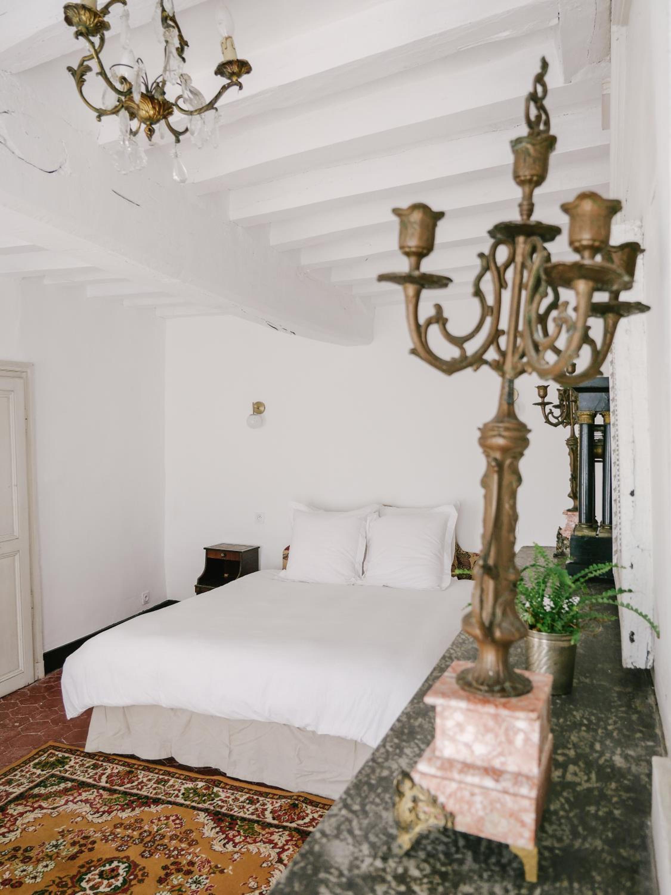 Five-Bedroom House - Photo 16