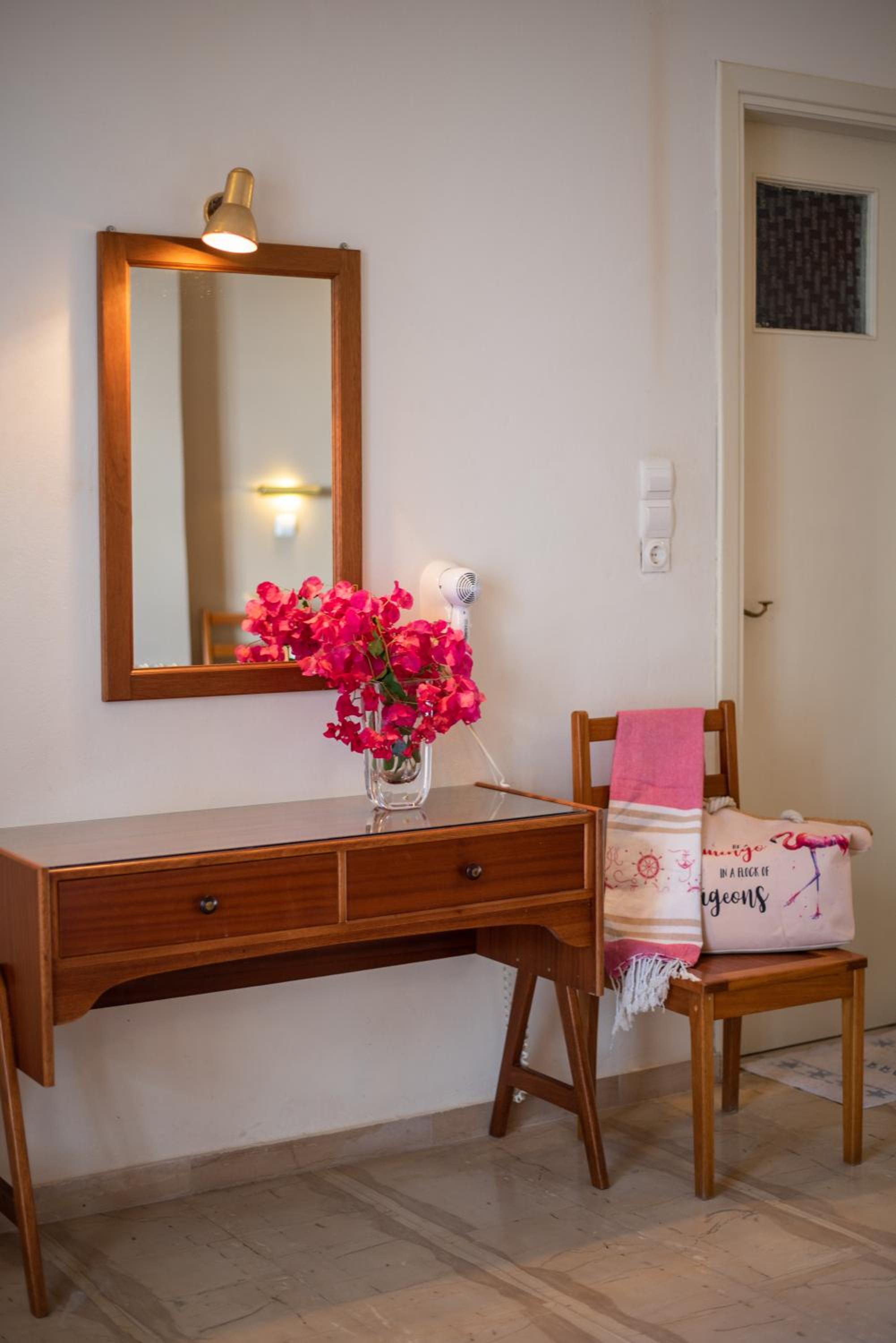 Twin Room with Extra Bed - Photo 4