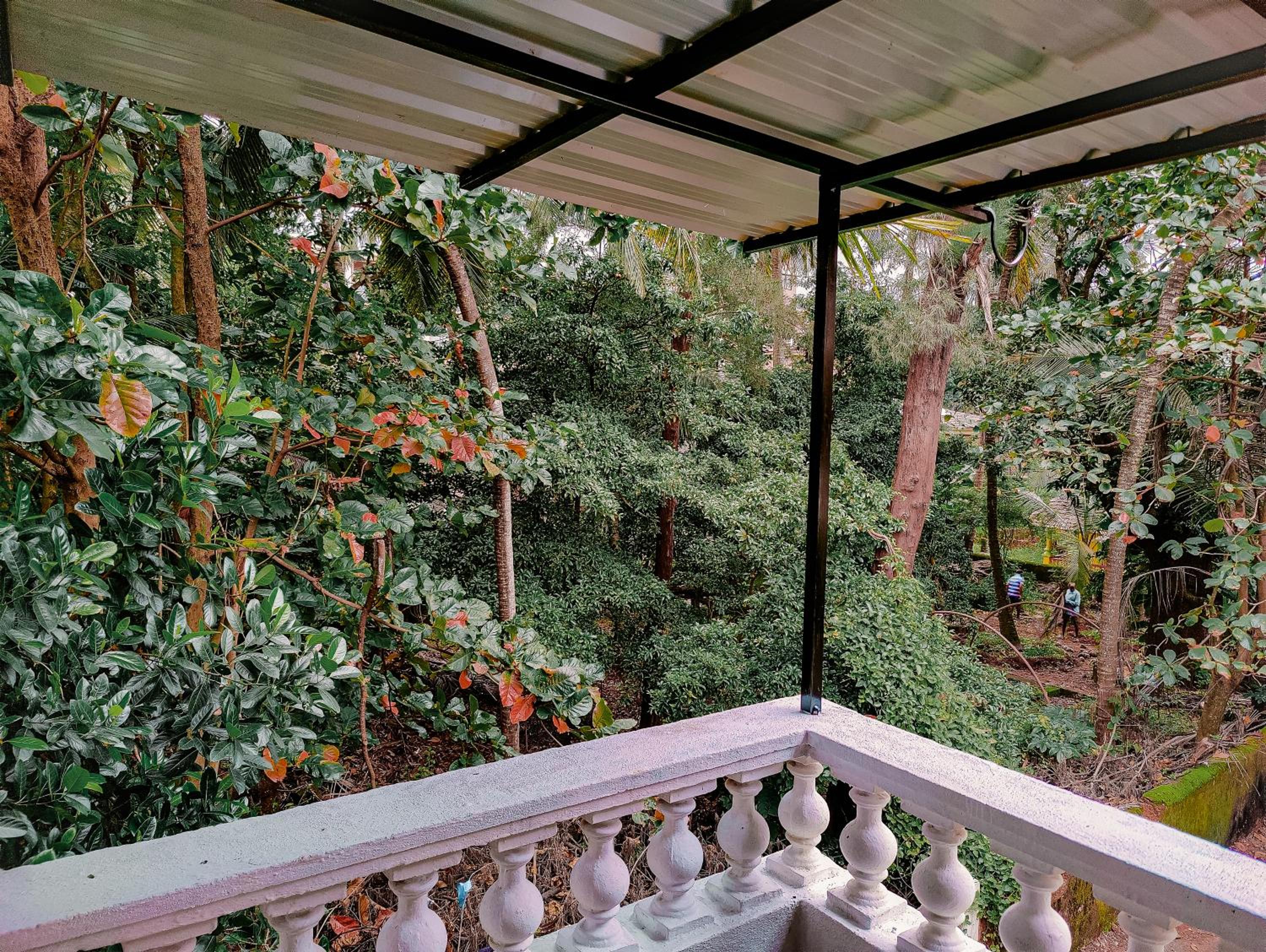 Quadruple Room with Balcony - Photo 33