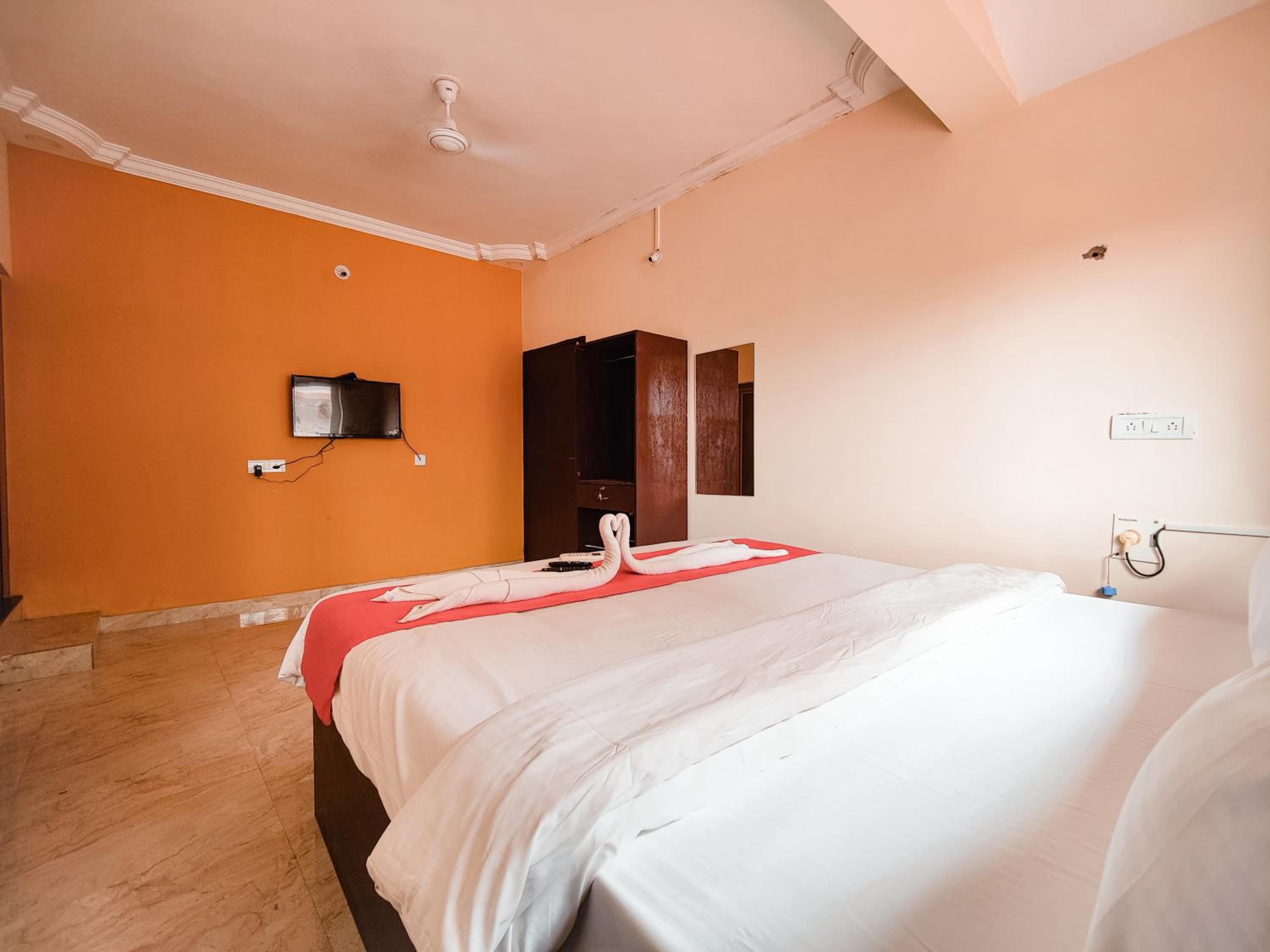 Quadruple Room with Balcony - Photo 28