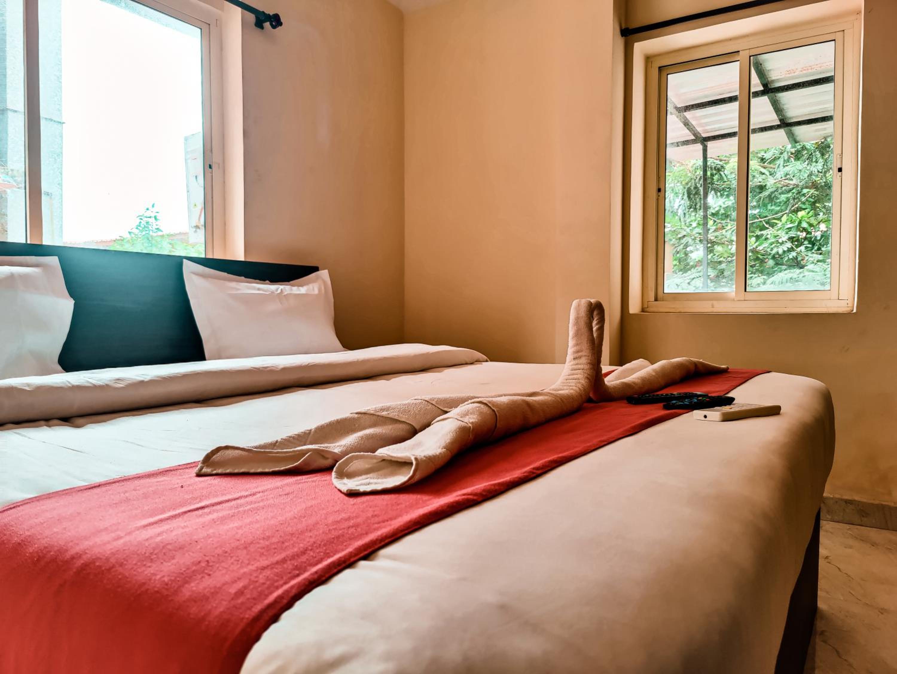 Quadruple Room with Balcony - Photo 27