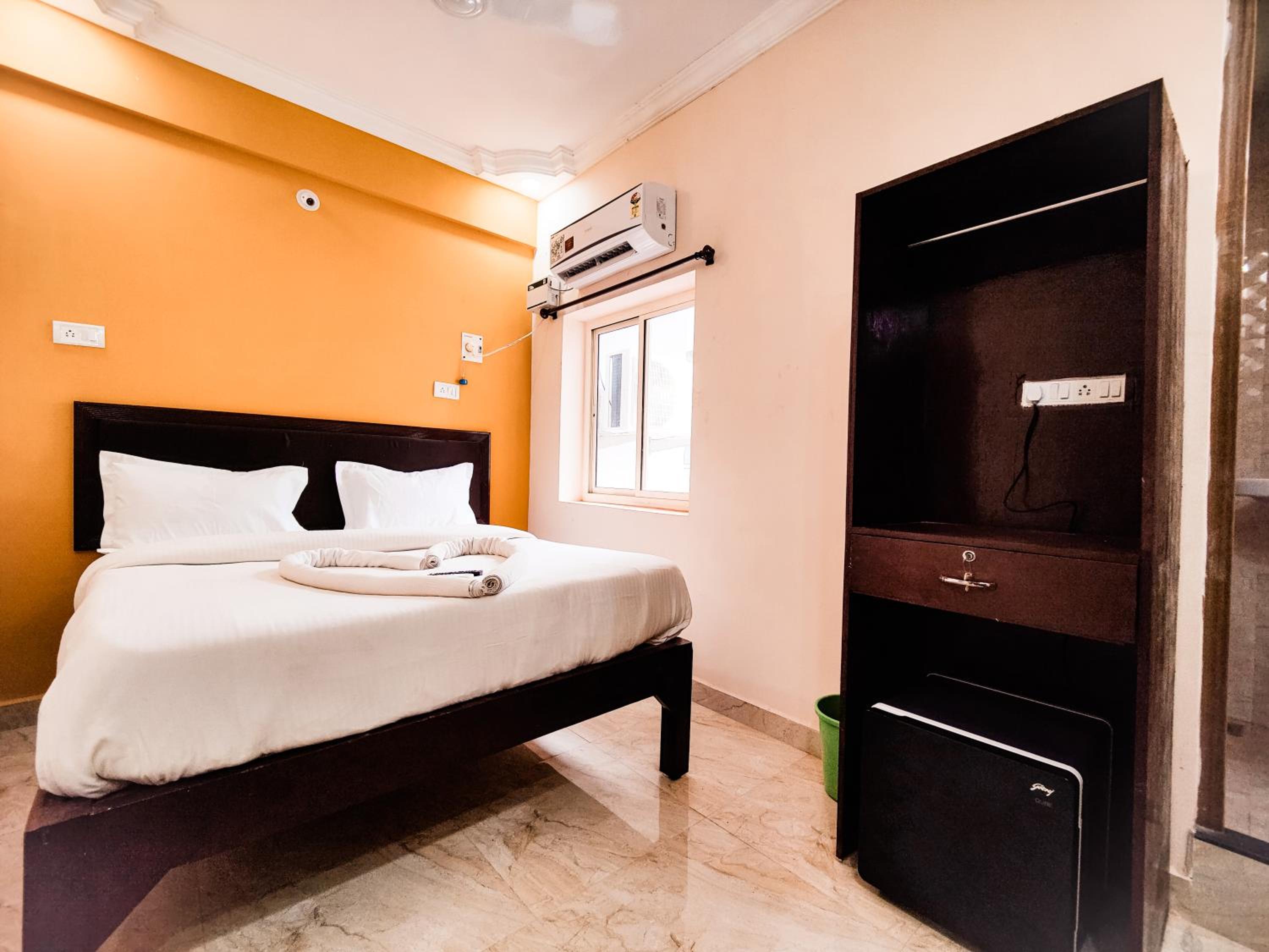 Budget Double Room - Photo 25