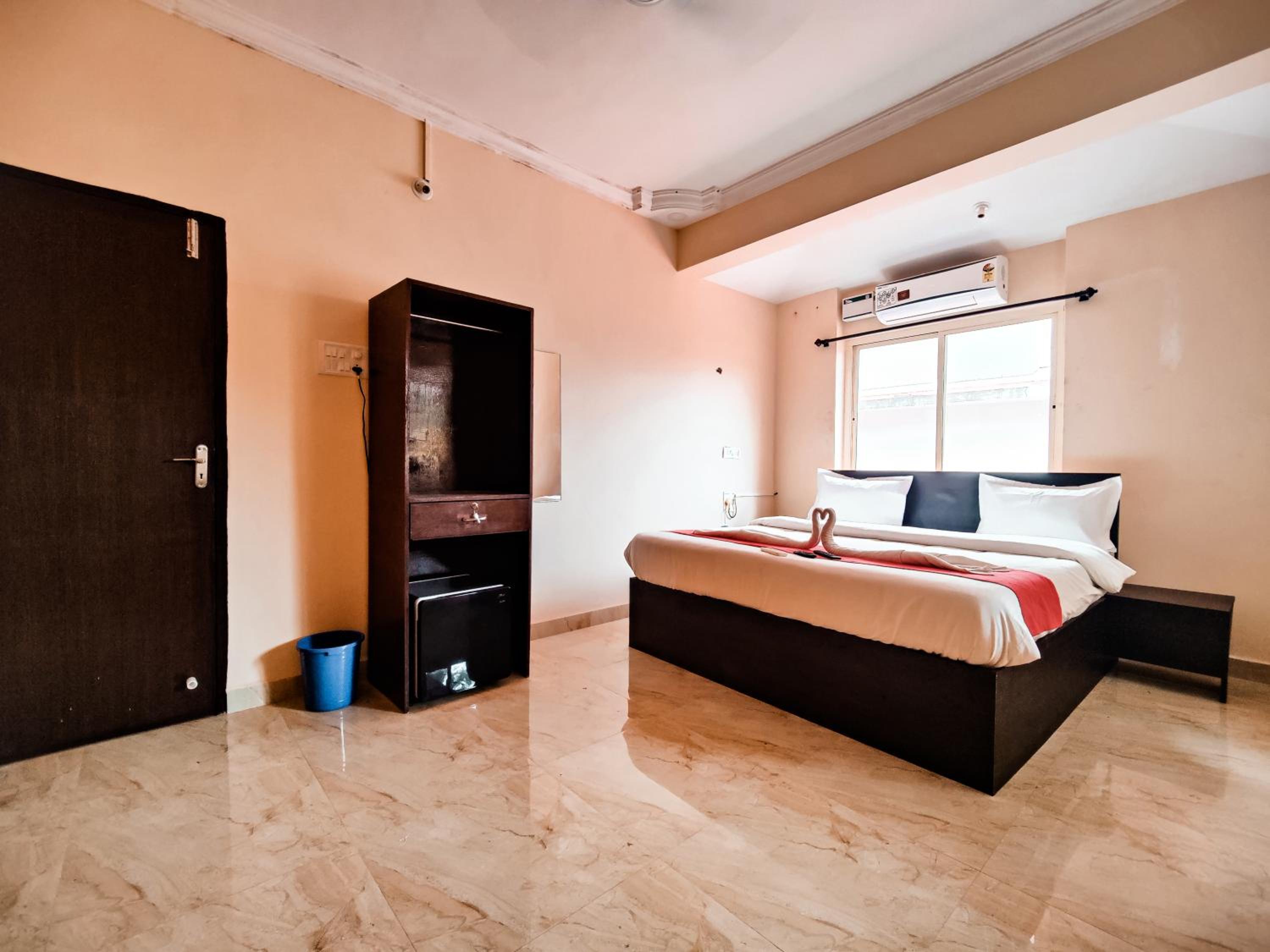 Quadruple Room with Balcony - Photo 26