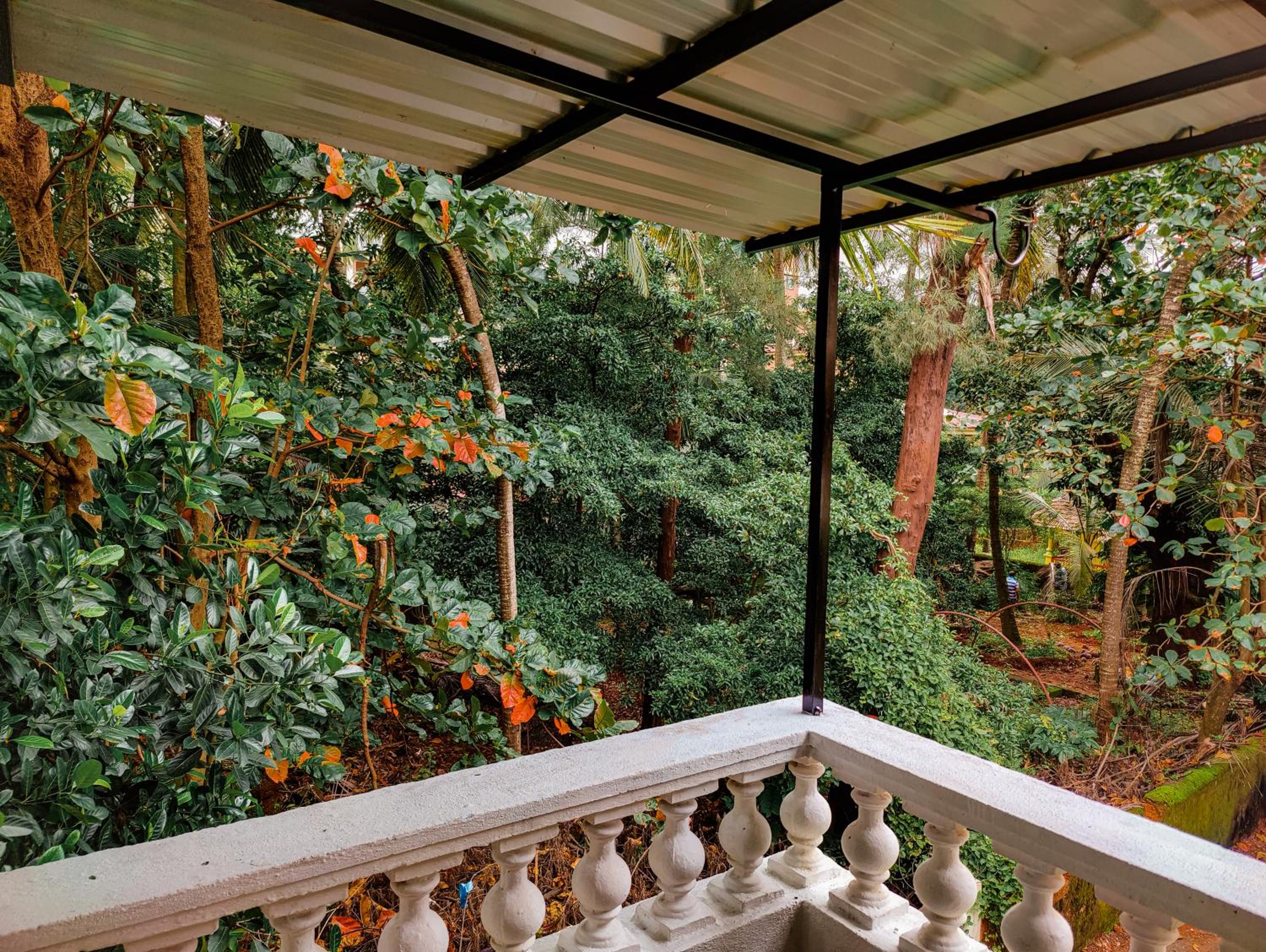 Quadruple Room with Balcony - Photo 22