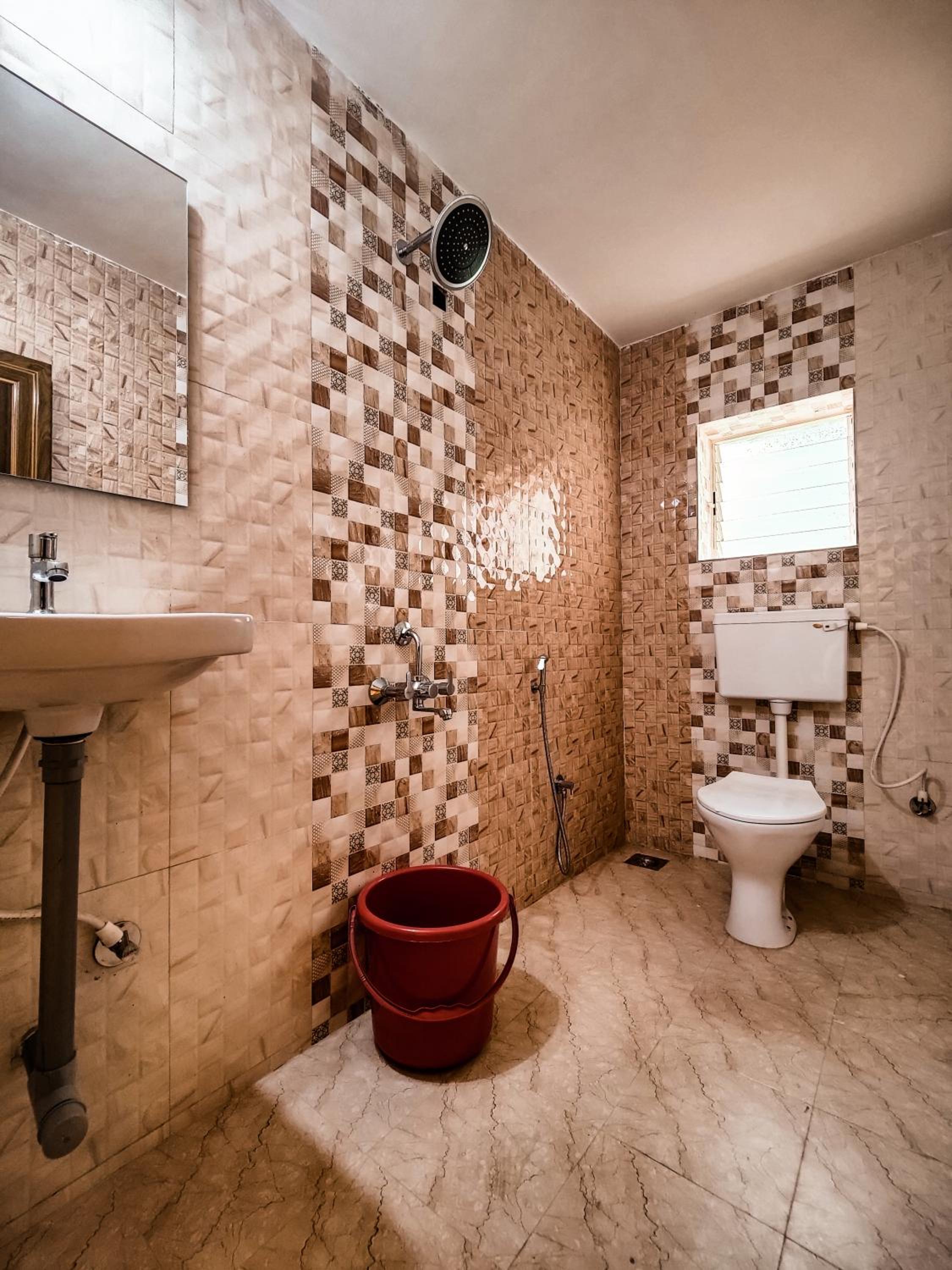 Quadruple Room with Balcony - Photo 21