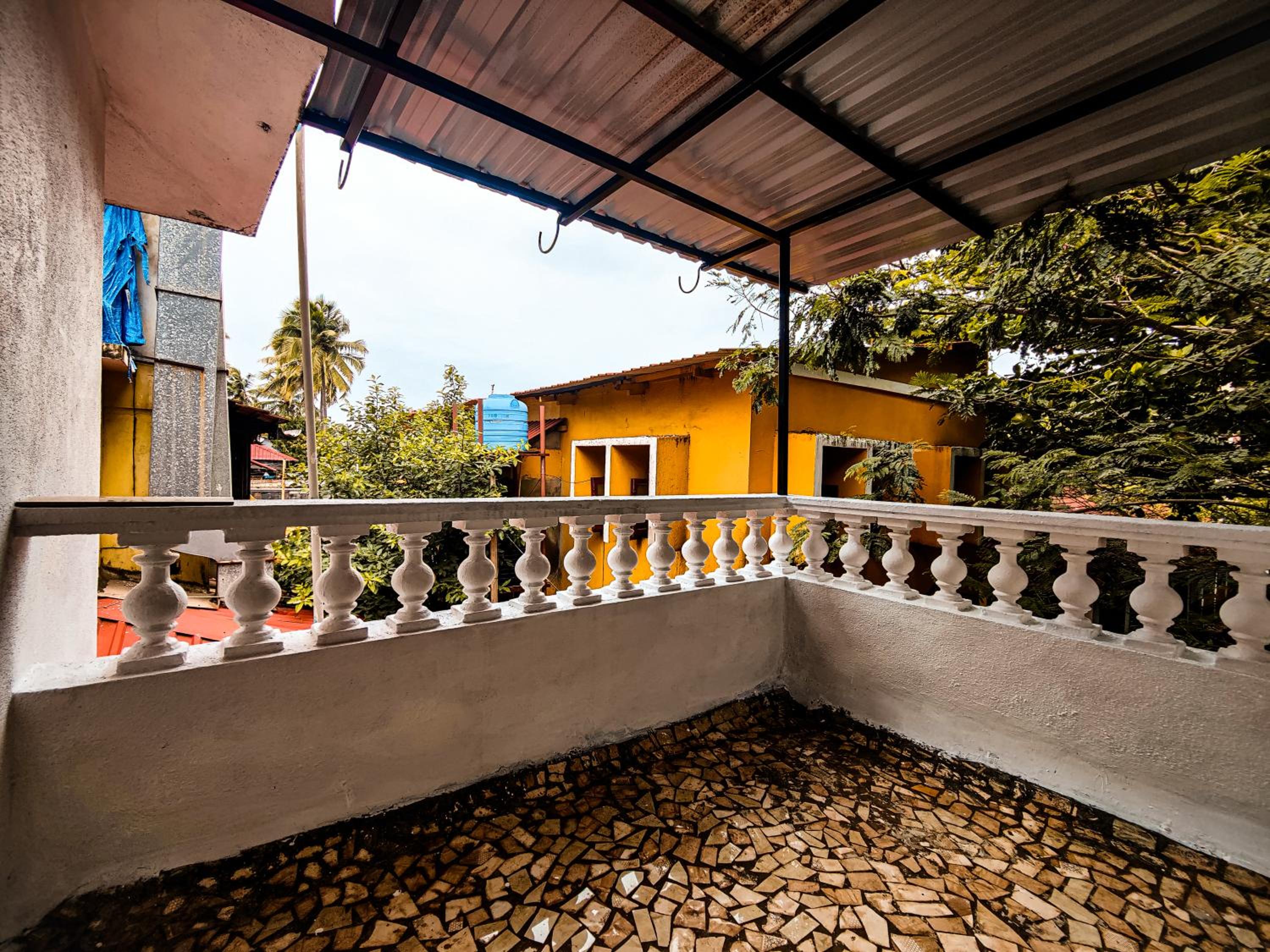Quadruple Room with Balcony - Photo 17