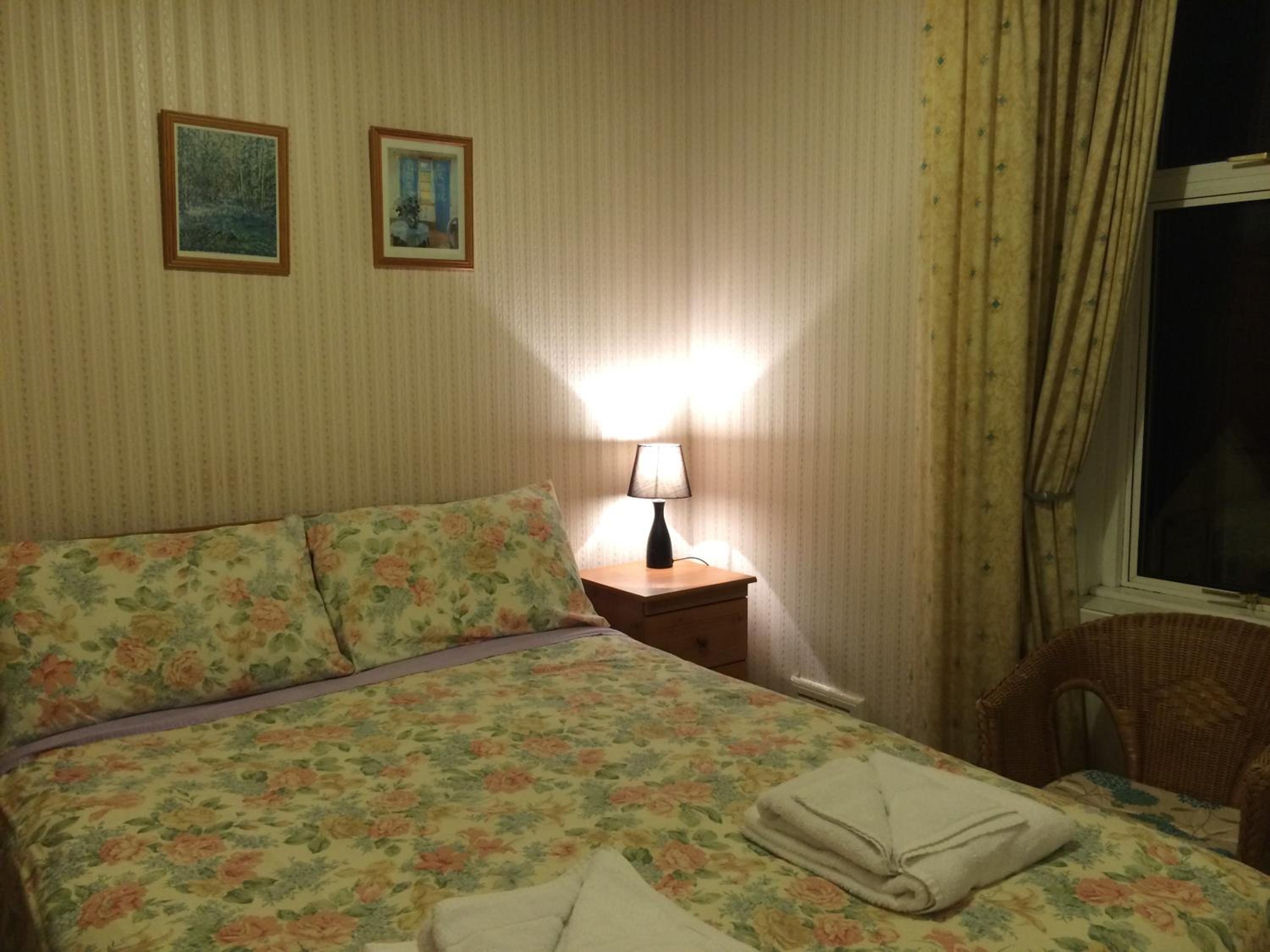 Single Room with Shared Shower and Toilet photo 1