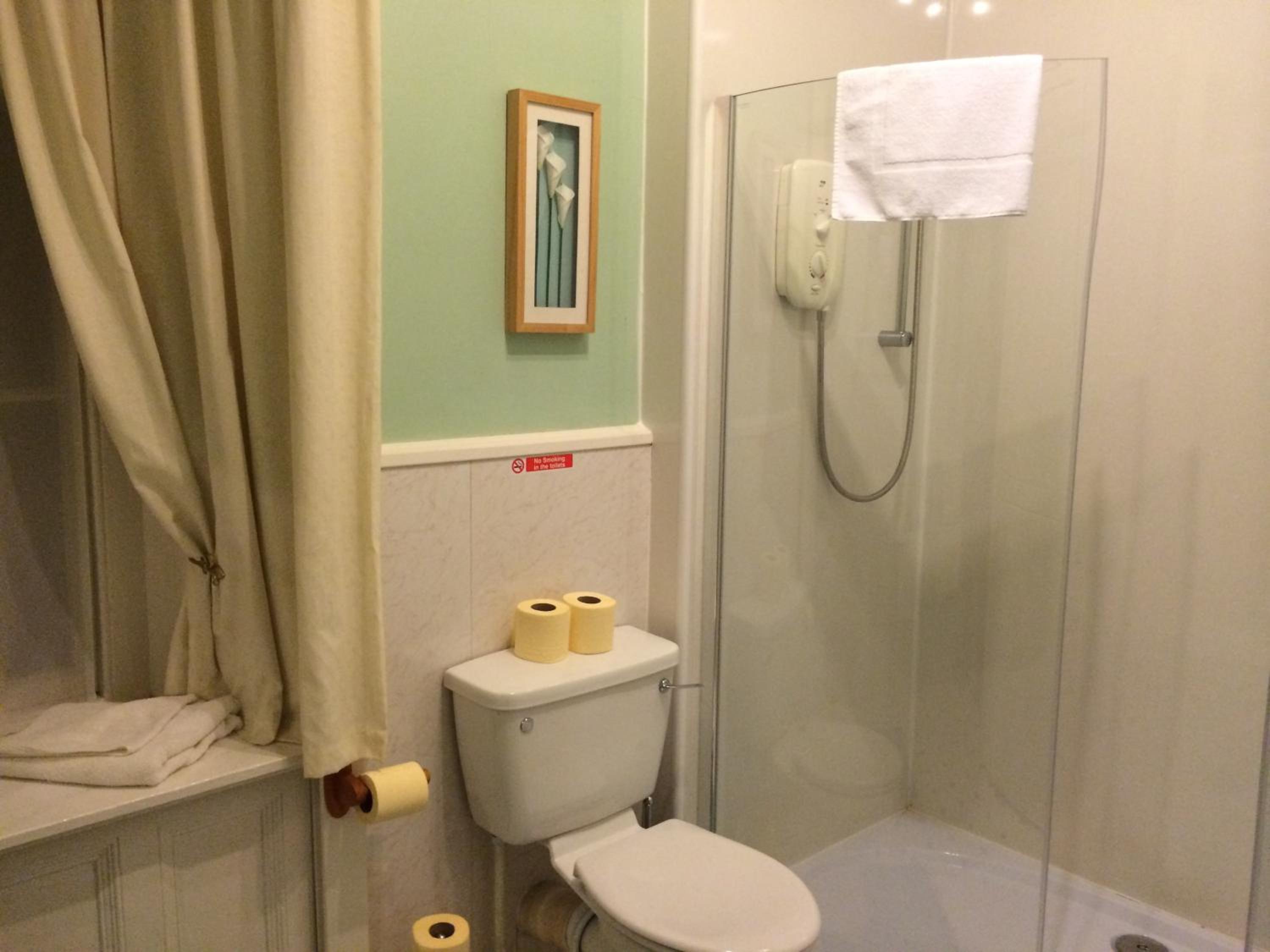 Single Room with Shared Shower and Toilet photo 2