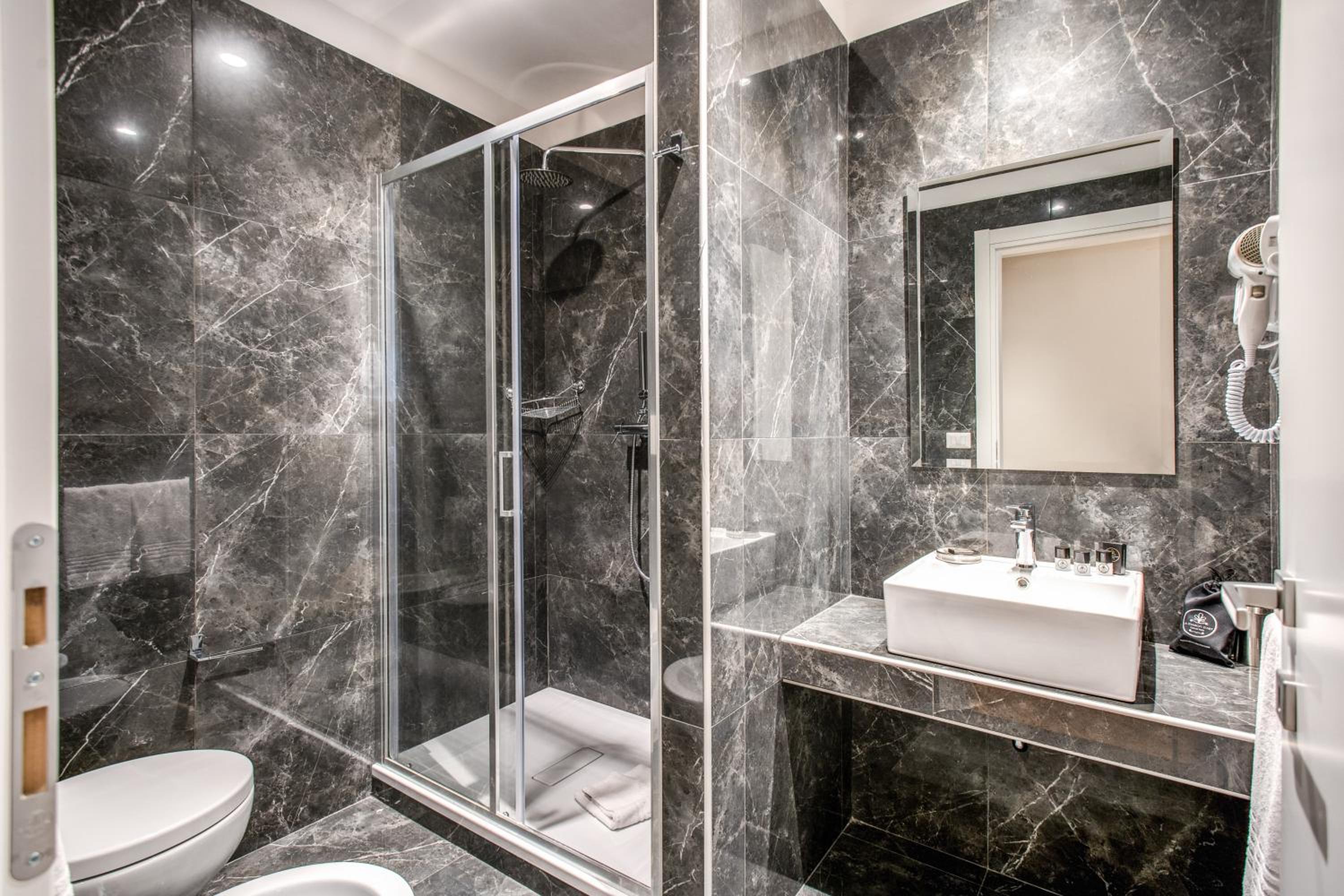 Superior Double Room - Separate Building Via del Tritone 66 photo 2