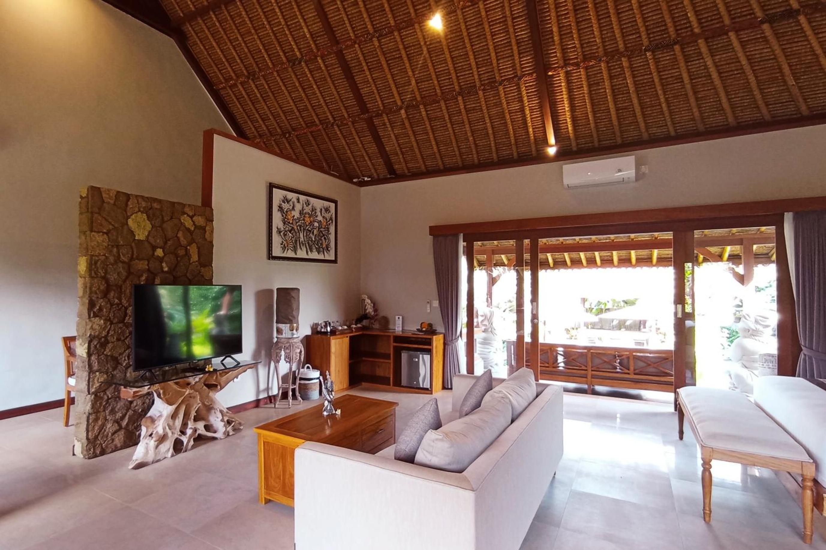 Family Villa with Private Jacuzzi - Photo 5
