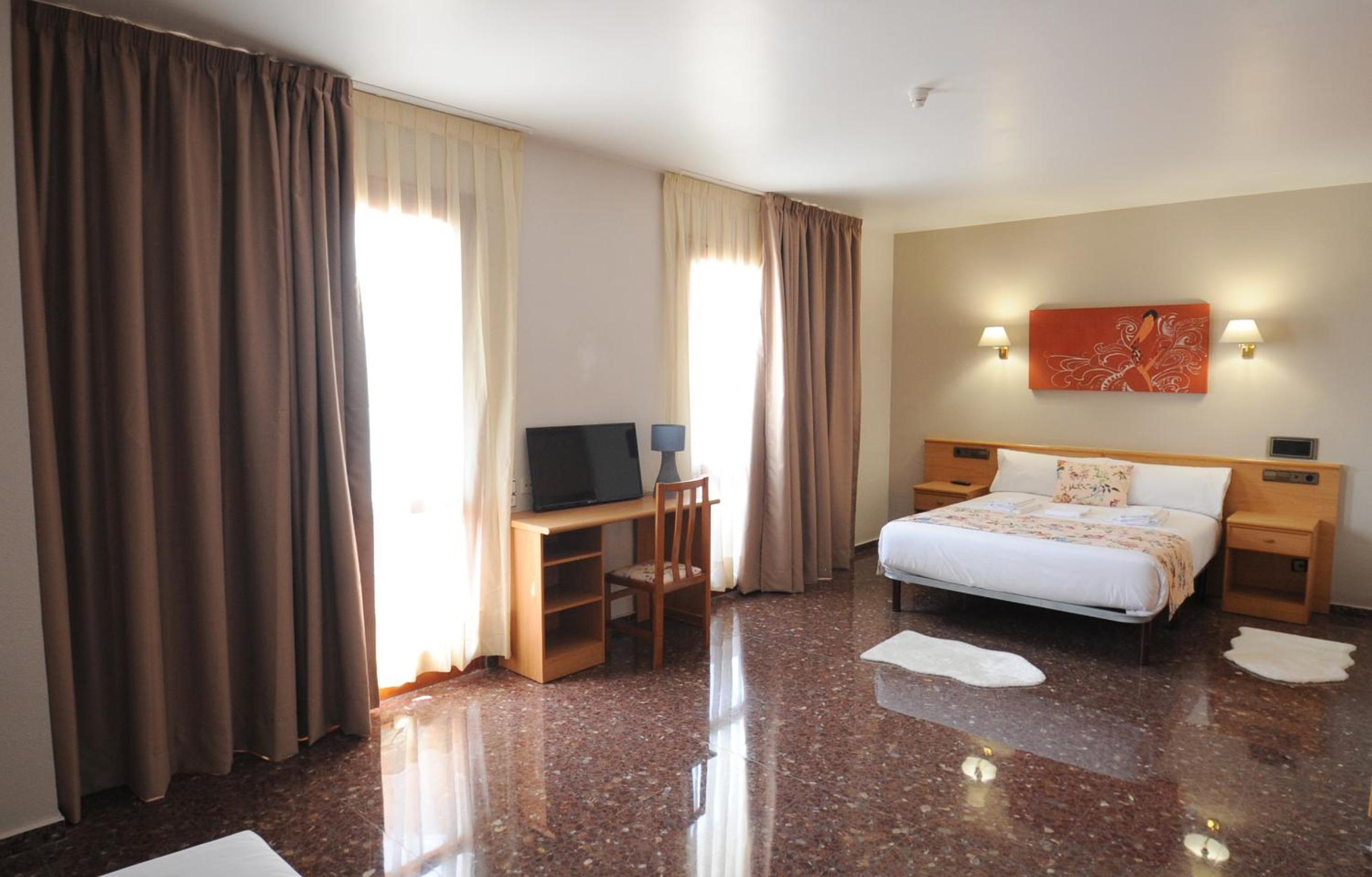 Basic Triple Room photo 2