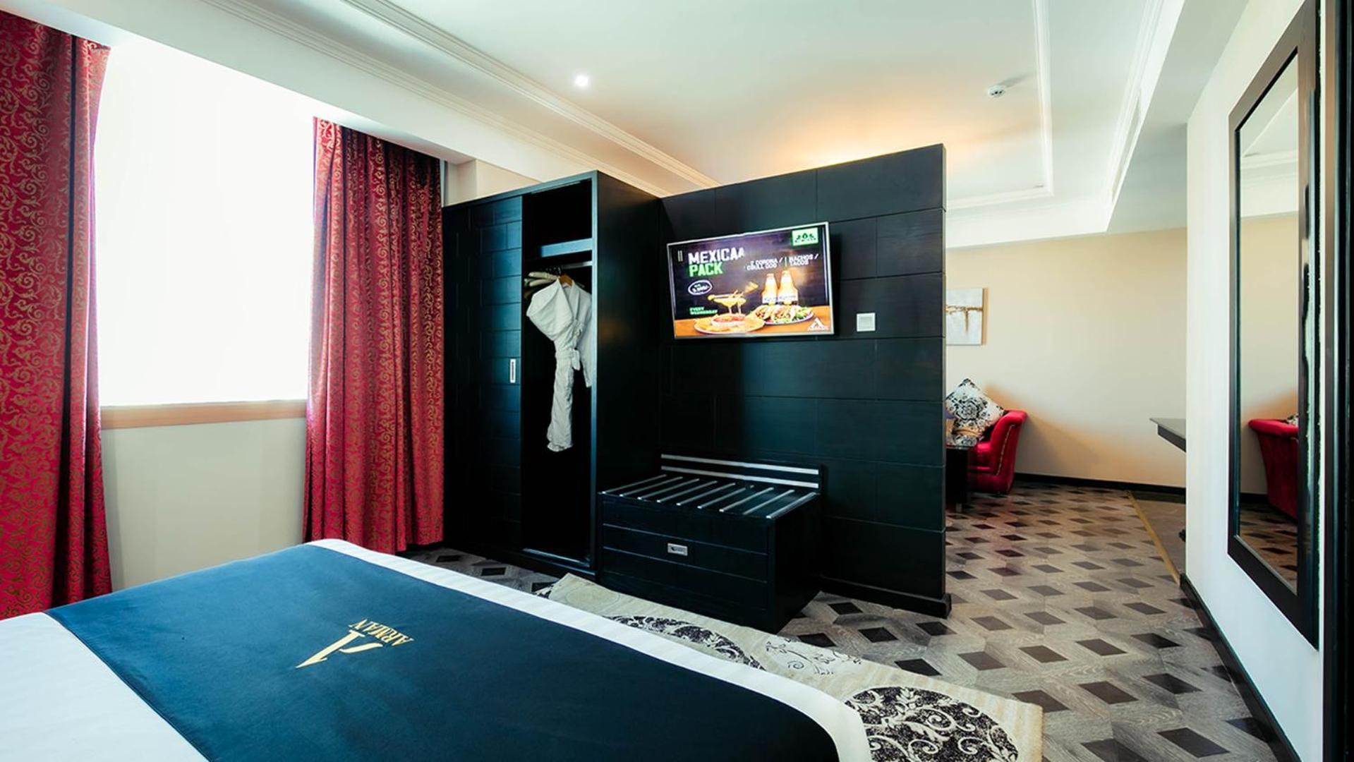Deluxe Suite