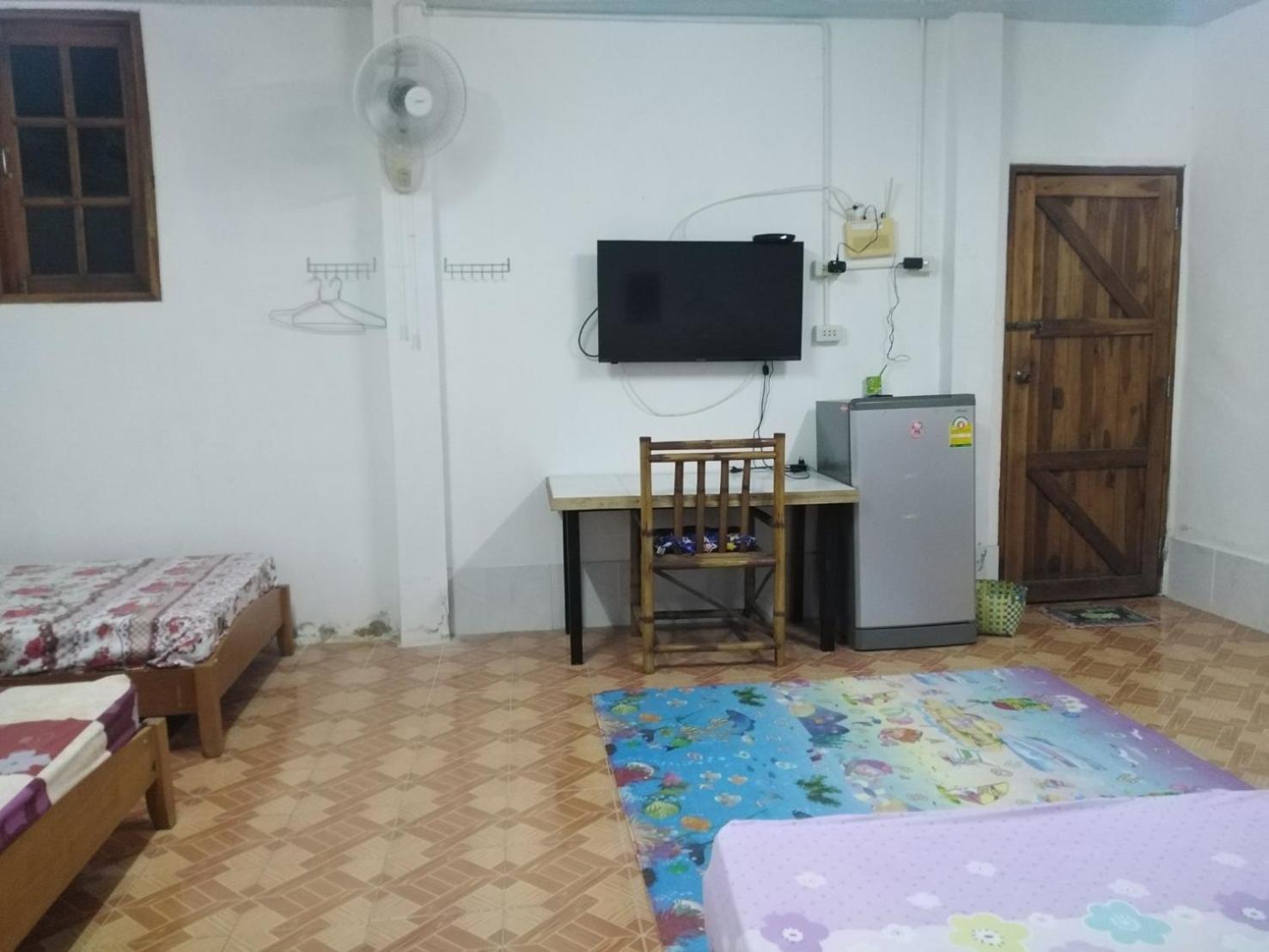 Family Room - Disability Access - Photo 20