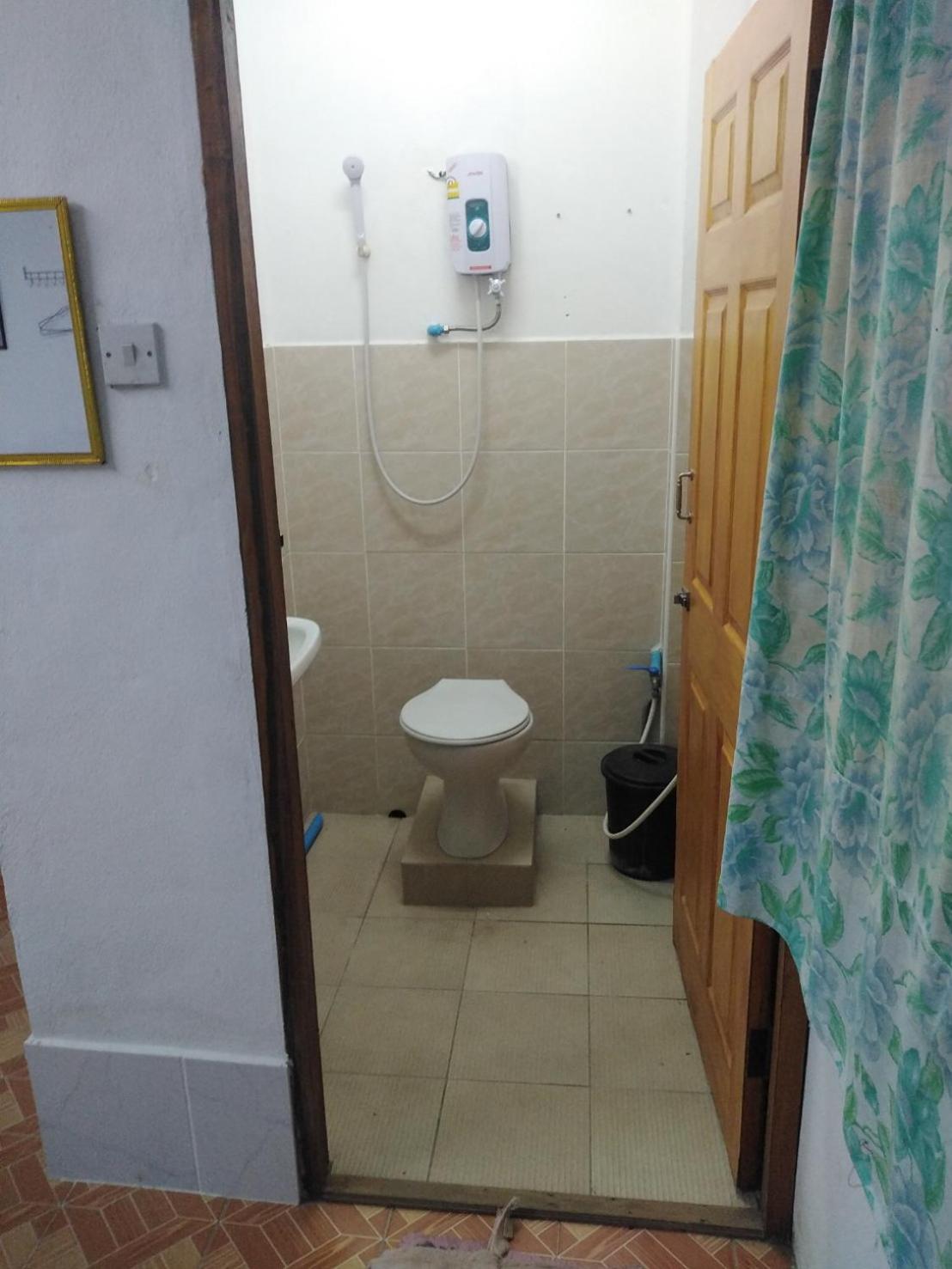 Family Room - Disability Access - Photo 14