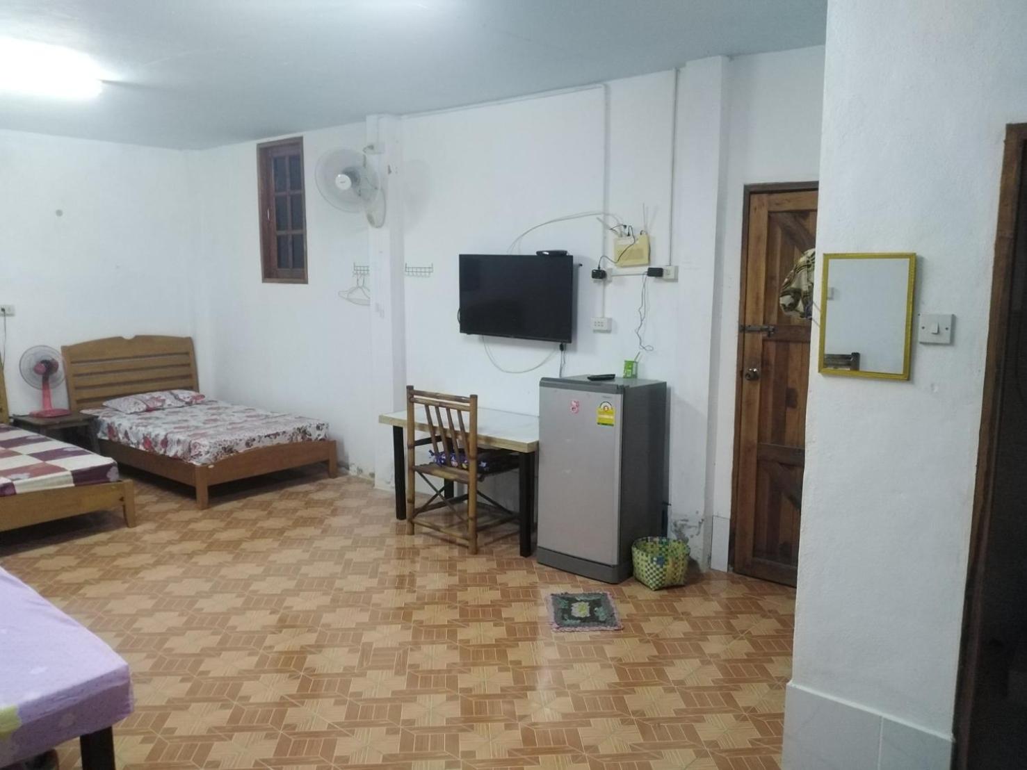 Family Room - Disability Access - Photo 13