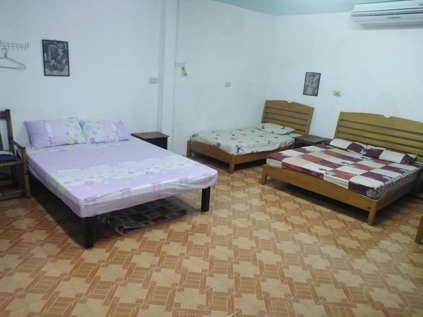 Family Room - Disability Access - Photo 12