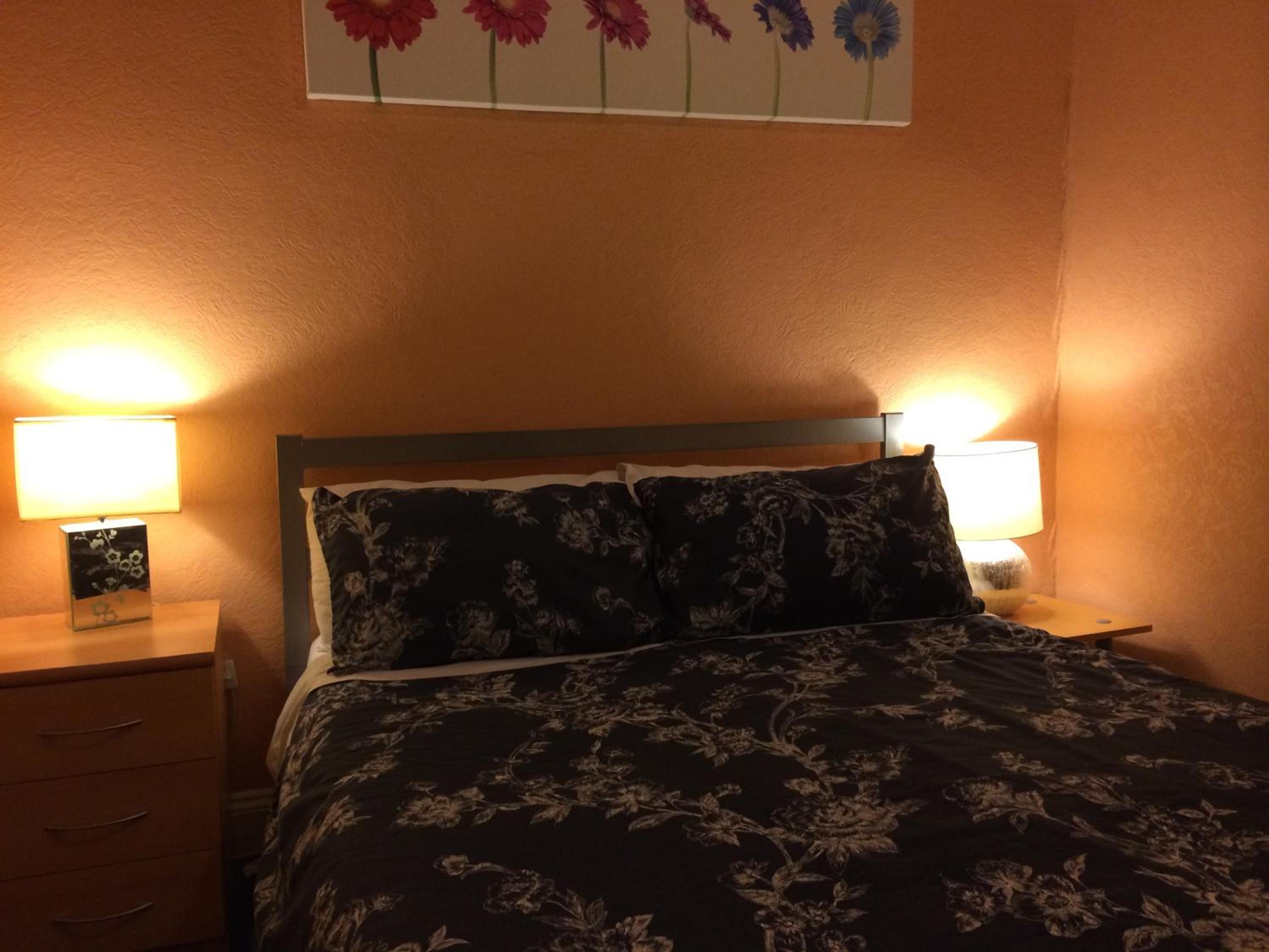 Budget Single Room with Shared Bathroom photo 1