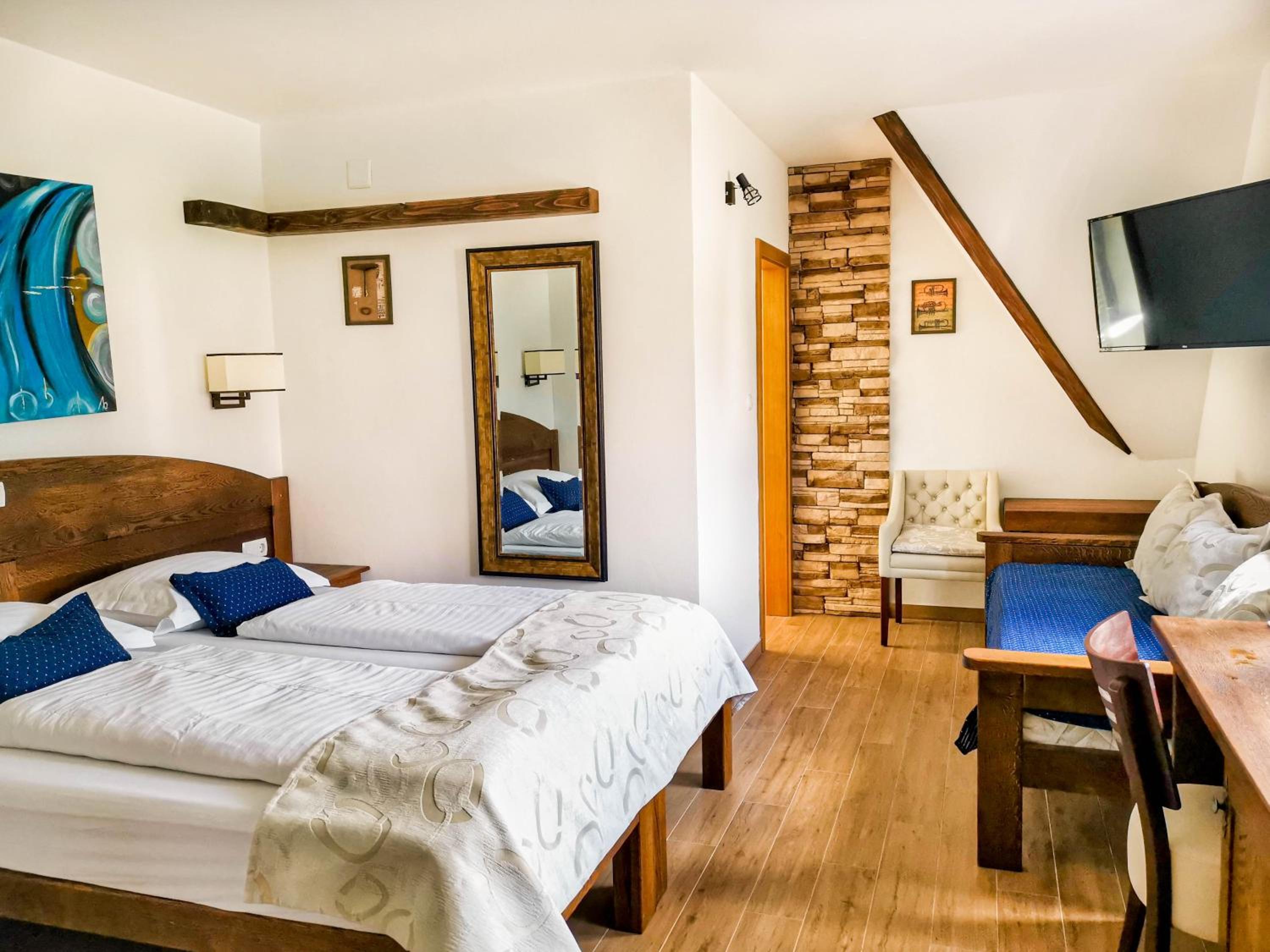 Double or Twin Room with Extra Bed photo 2