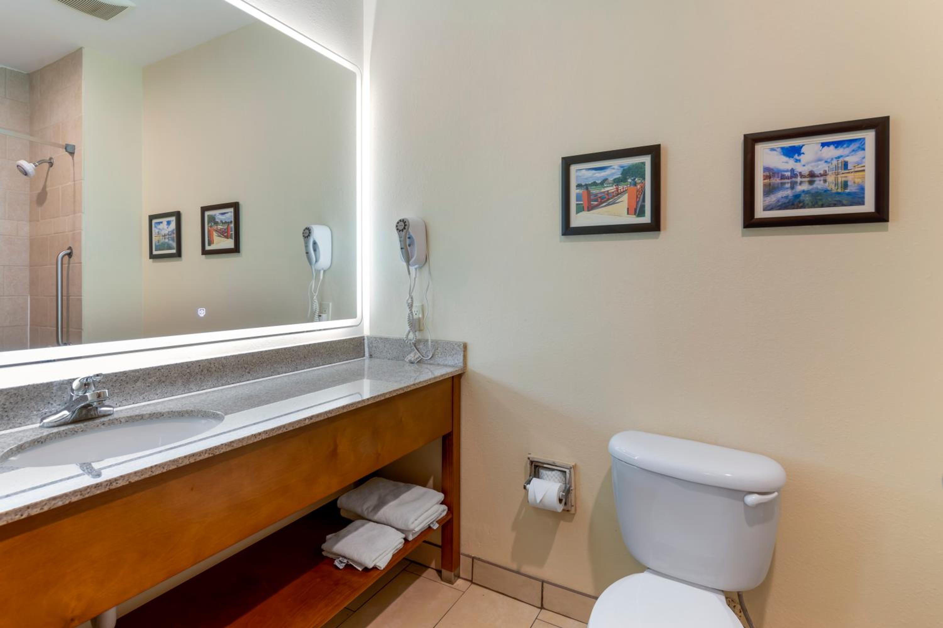 King Room - Non-Smoking - Photo 2