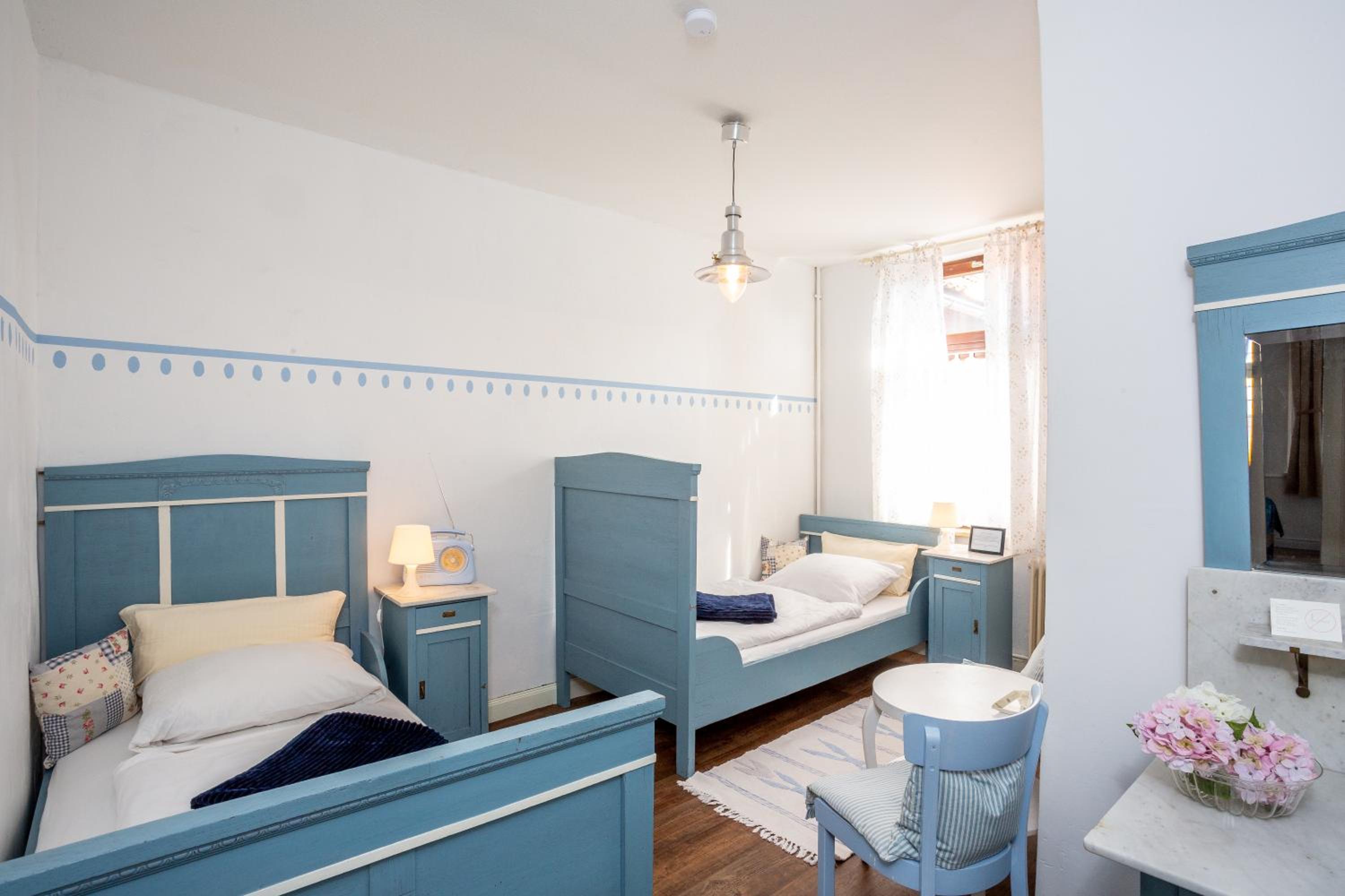 Standard Twin Room - Photo 4