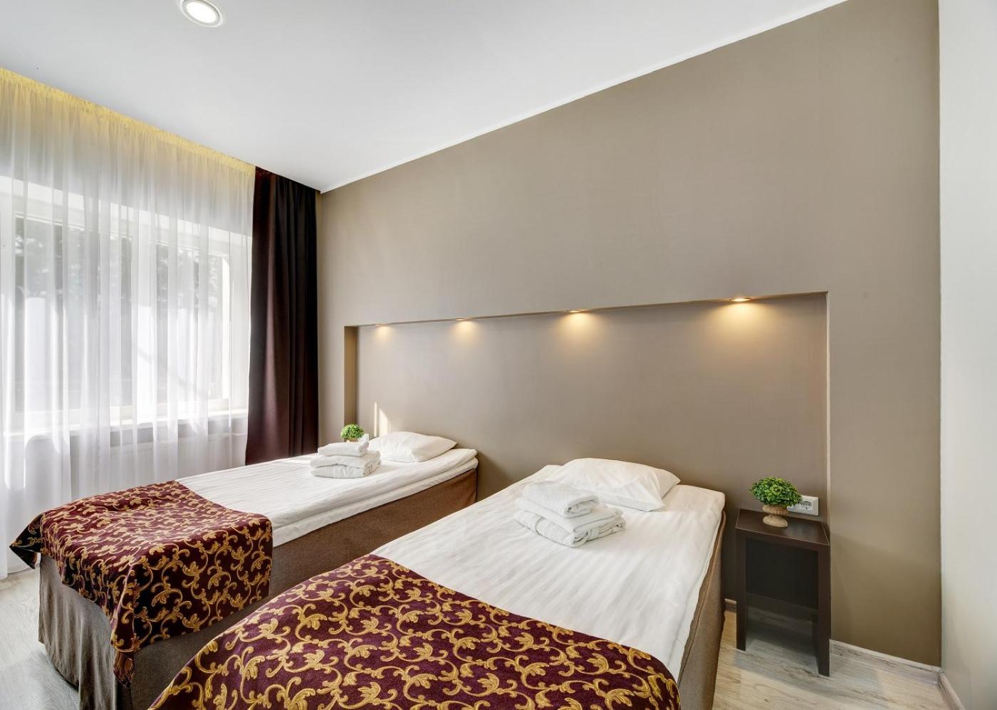 Twin Room with Spa Access - Photo 4
