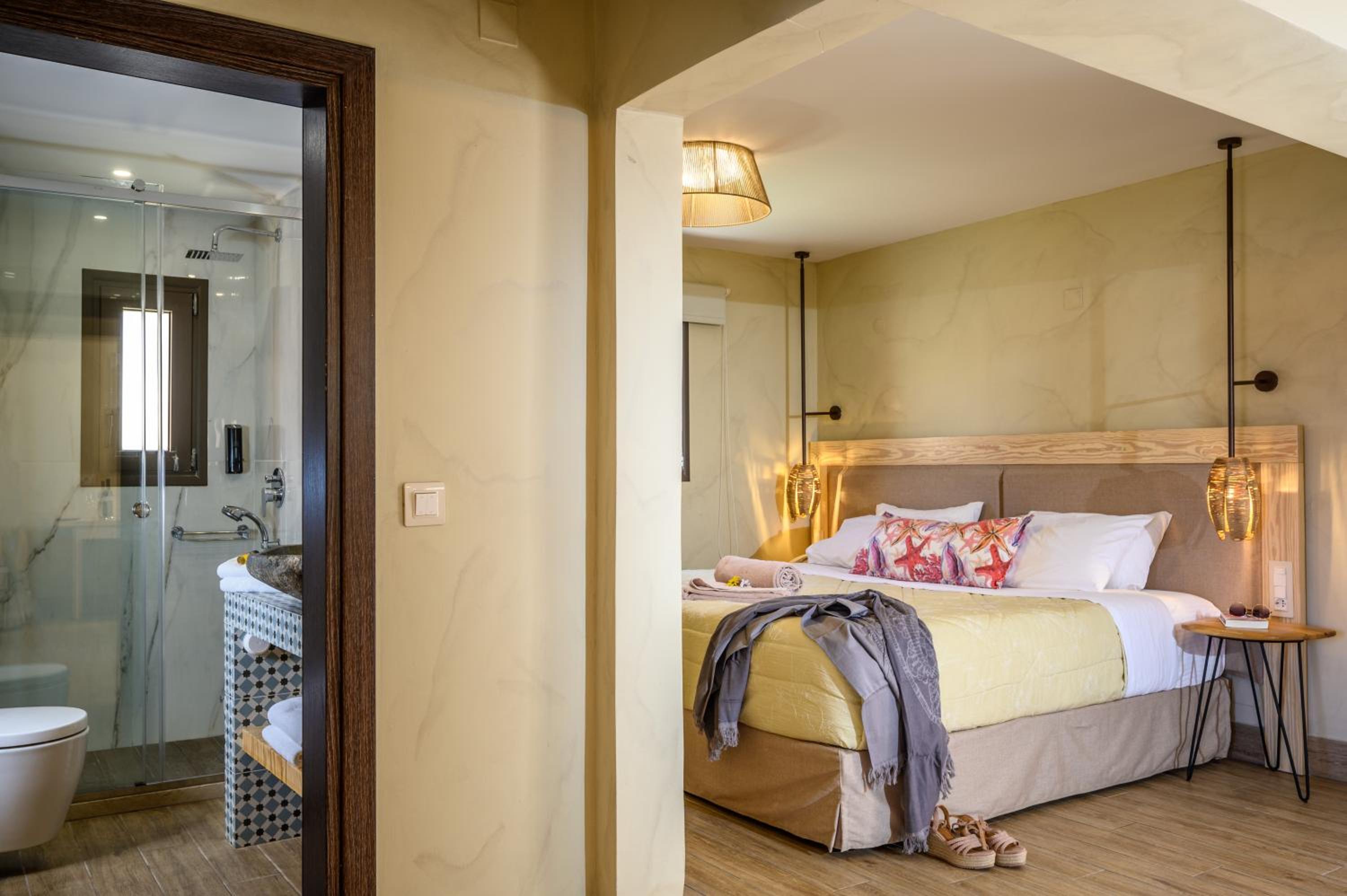 Luxury One Bedroom Suite Inland View - Photo 4