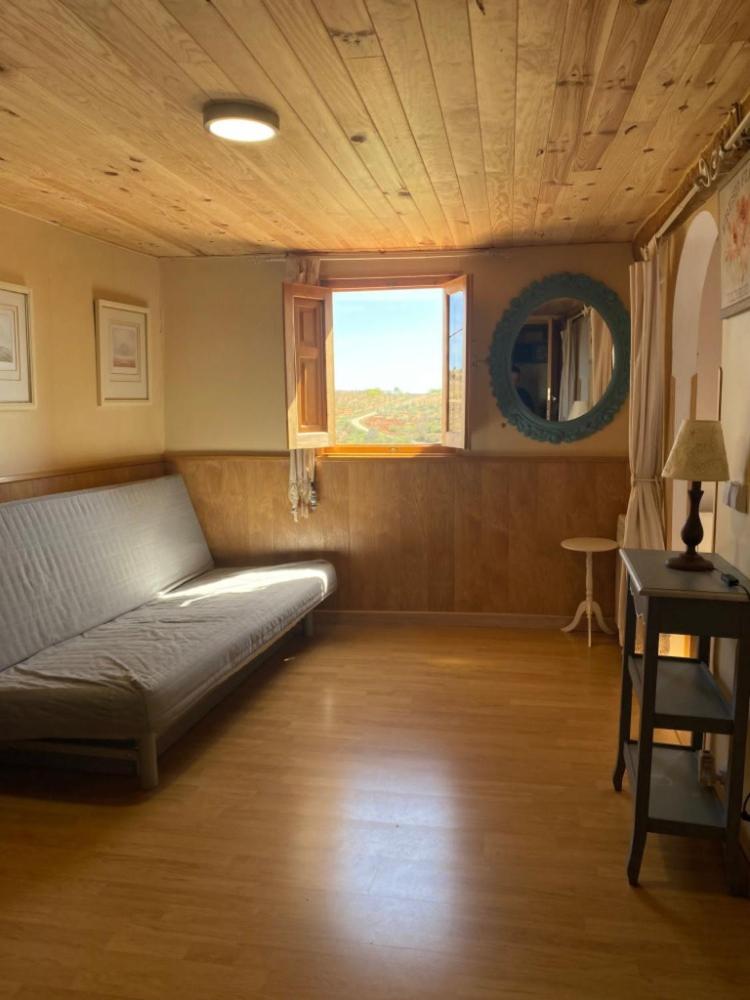 Five-Bedroom House photo 3